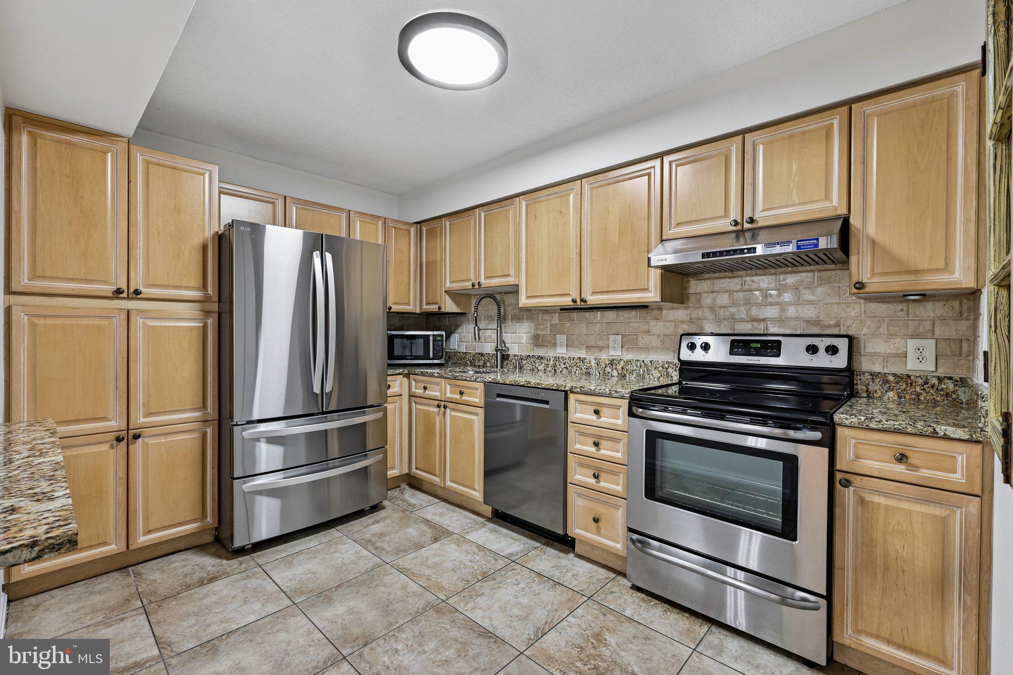 LANSDOWNE WOODS - Residential Lease
