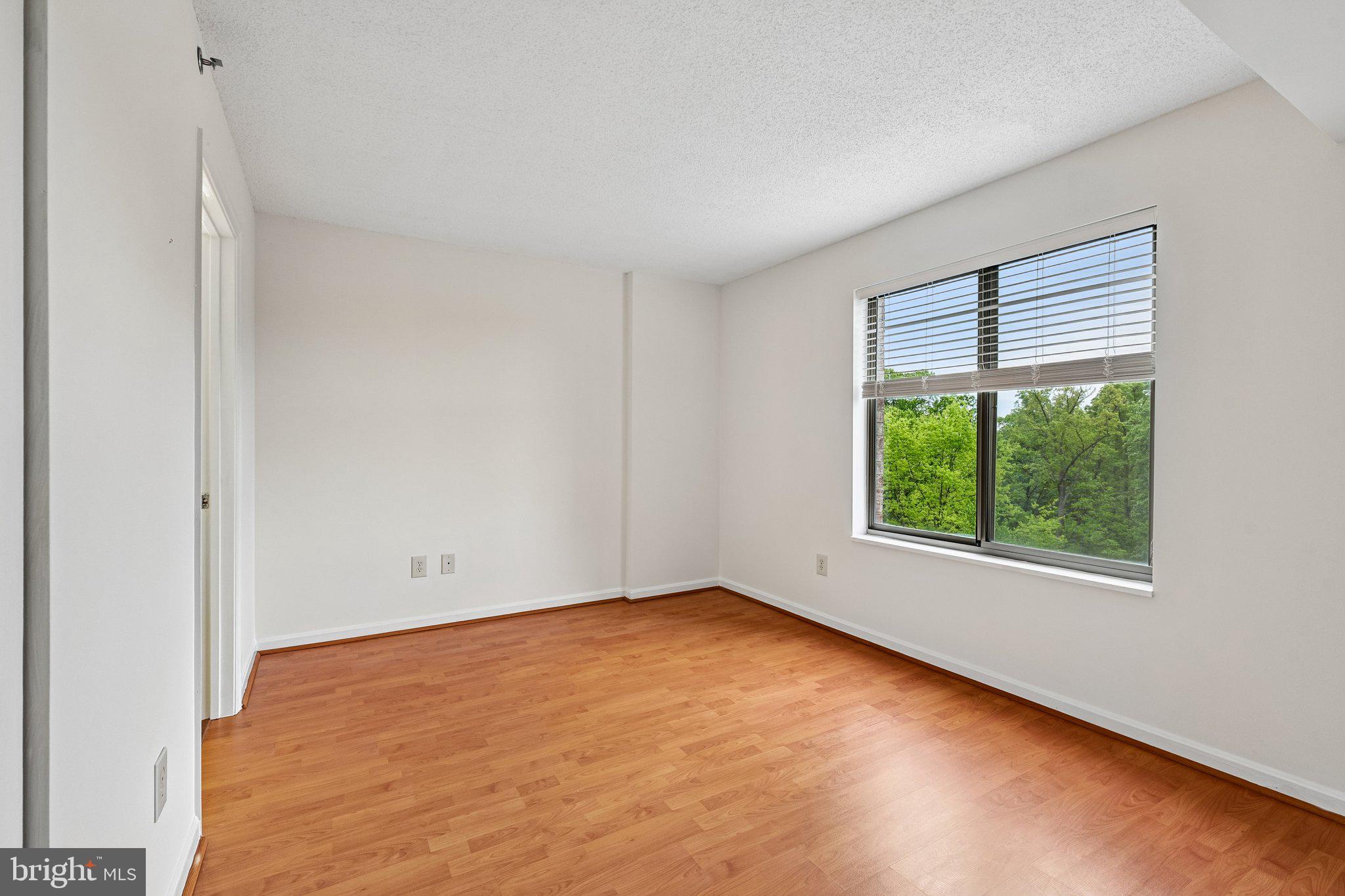 LANSDOWNE WOODS - Residential Lease
