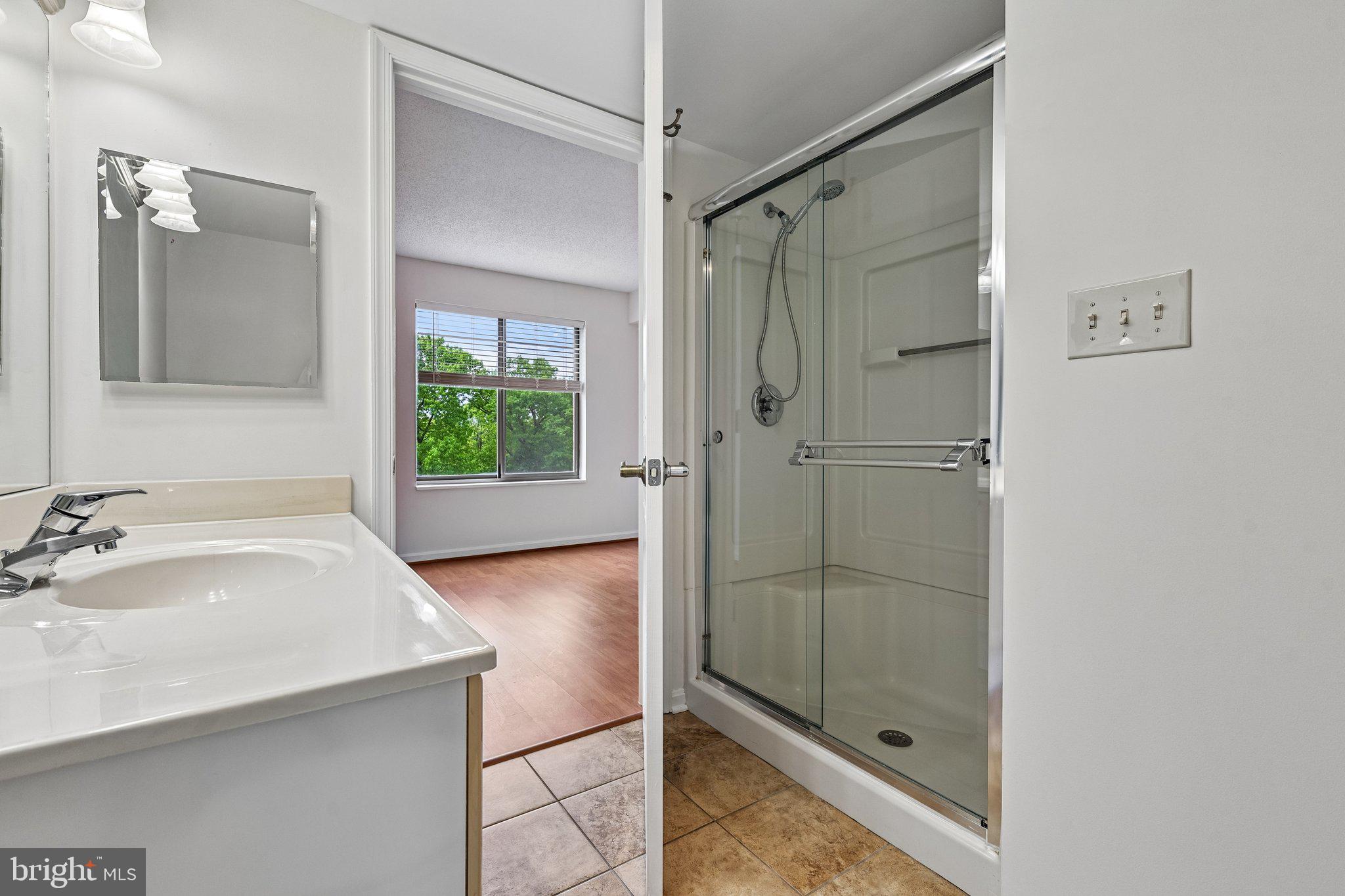 LANSDOWNE WOODS - Residential Lease
