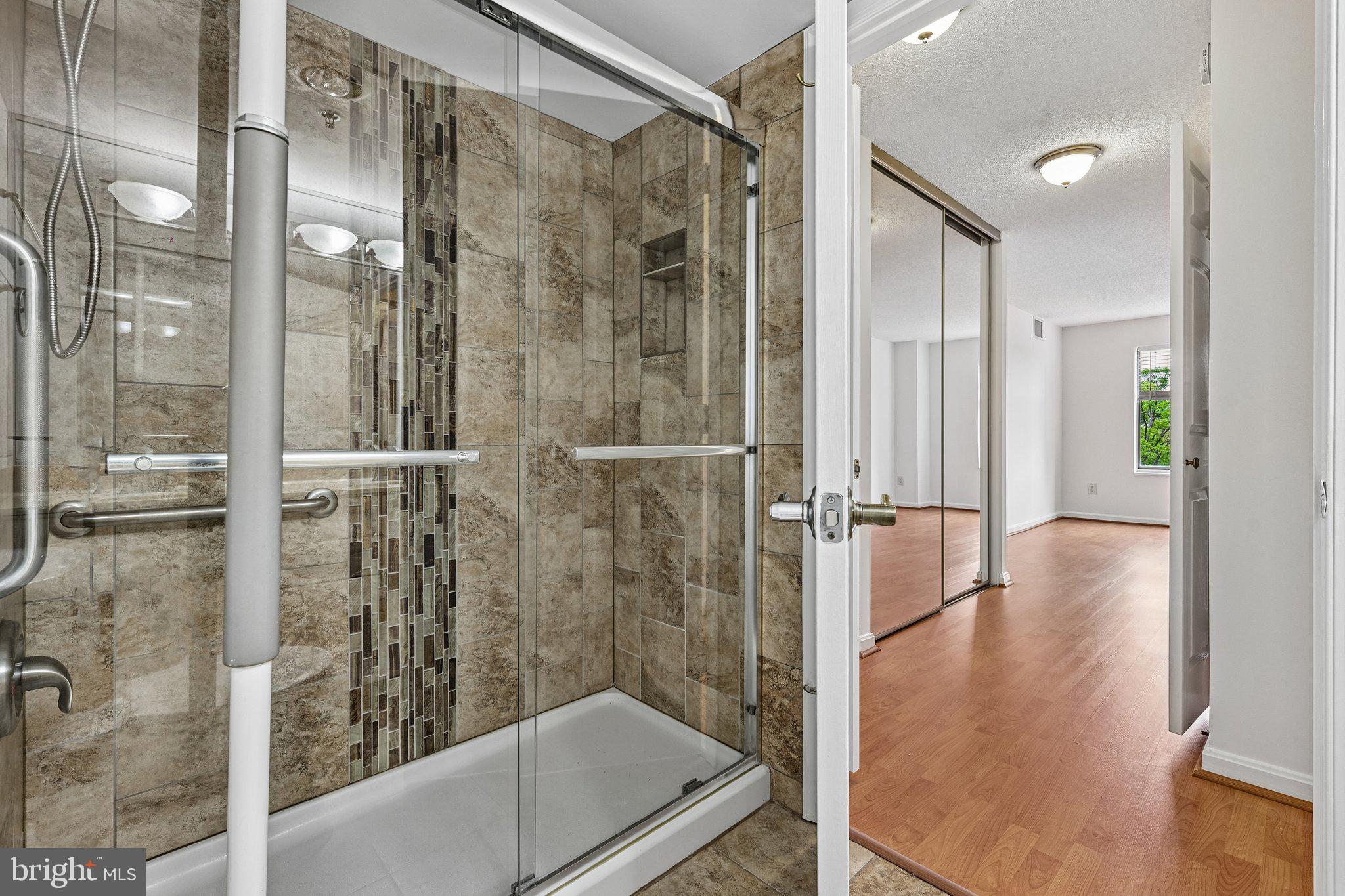 LANSDOWNE WOODS - Residential Lease