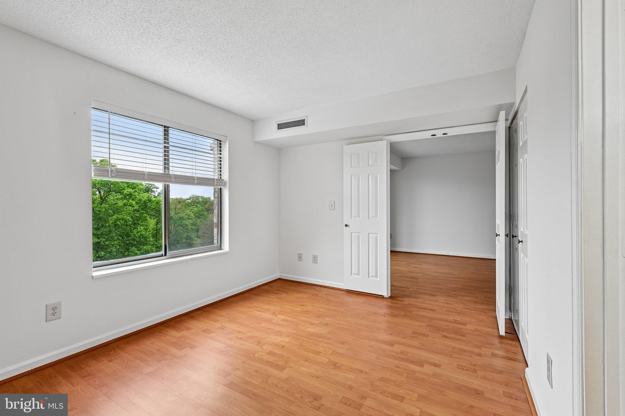 LANSDOWNE WOODS - Residential Lease