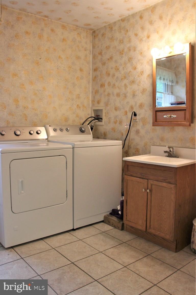 WINDSOR TWP - Residential