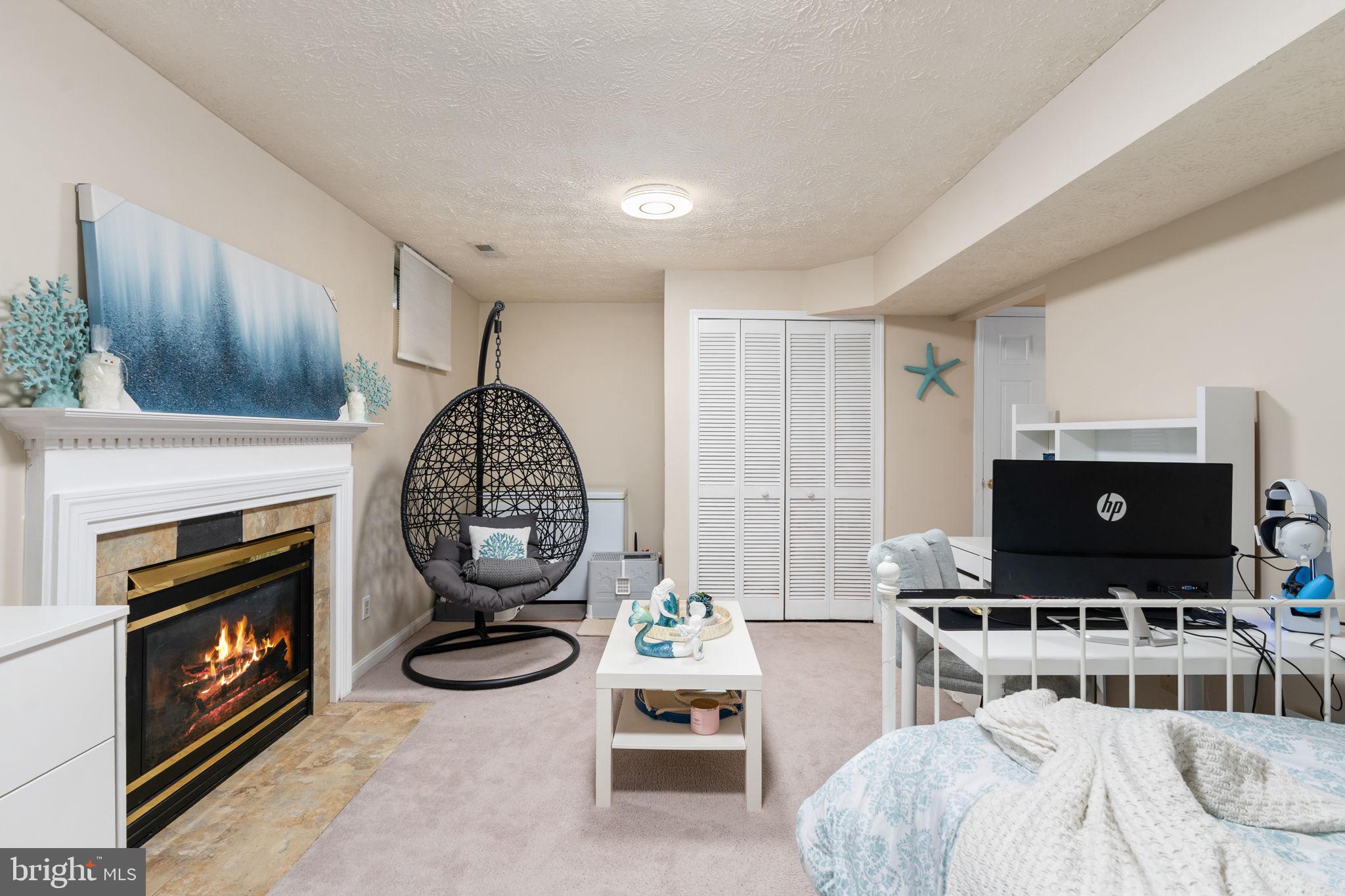 HAMPTON OAKS - Residential