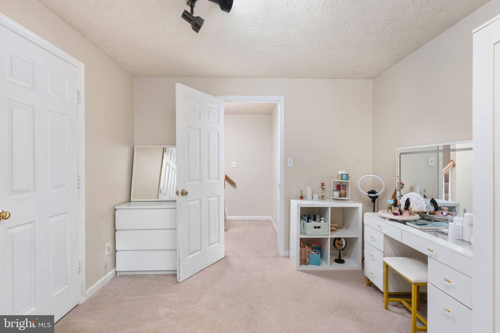 HAMPTON OAKS - Residential