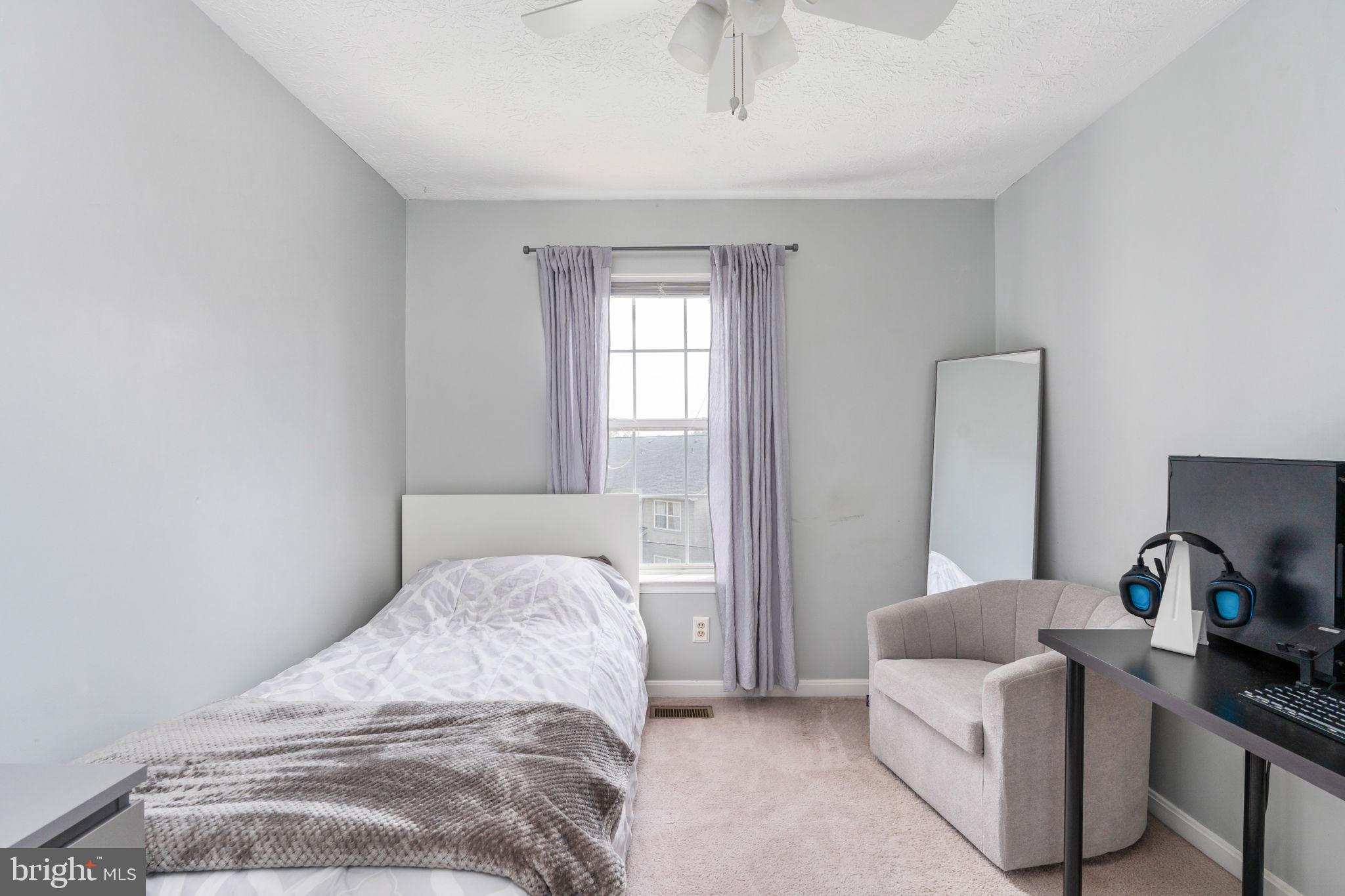 HAMPTON OAKS - Residential