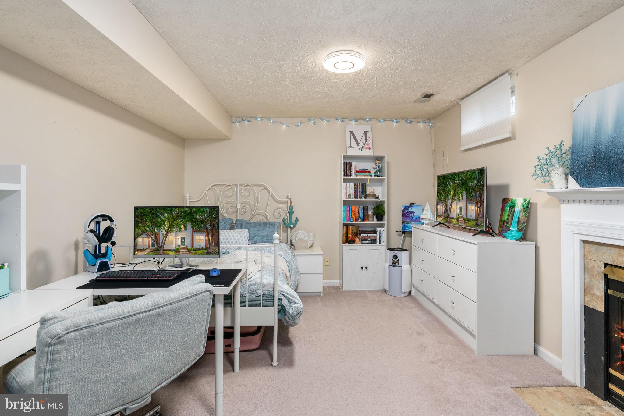 HAMPTON OAKS - Residential