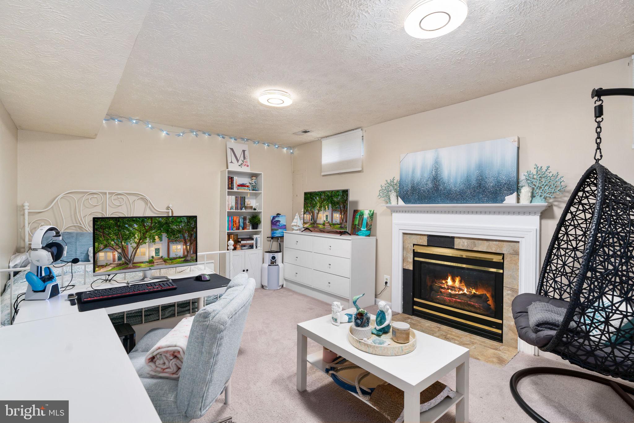 HAMPTON OAKS - Residential