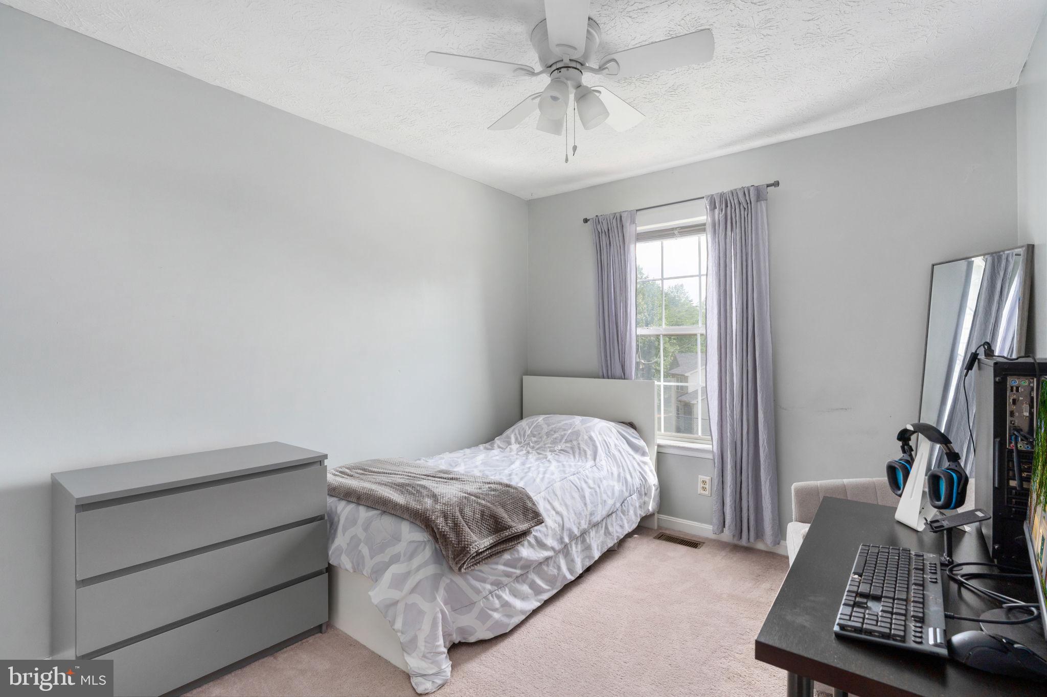 HAMPTON OAKS - Residential