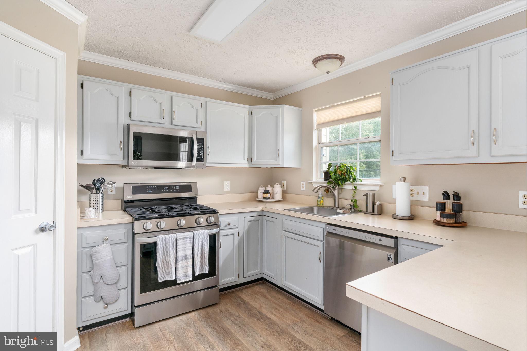 HAMPTON OAKS - Residential