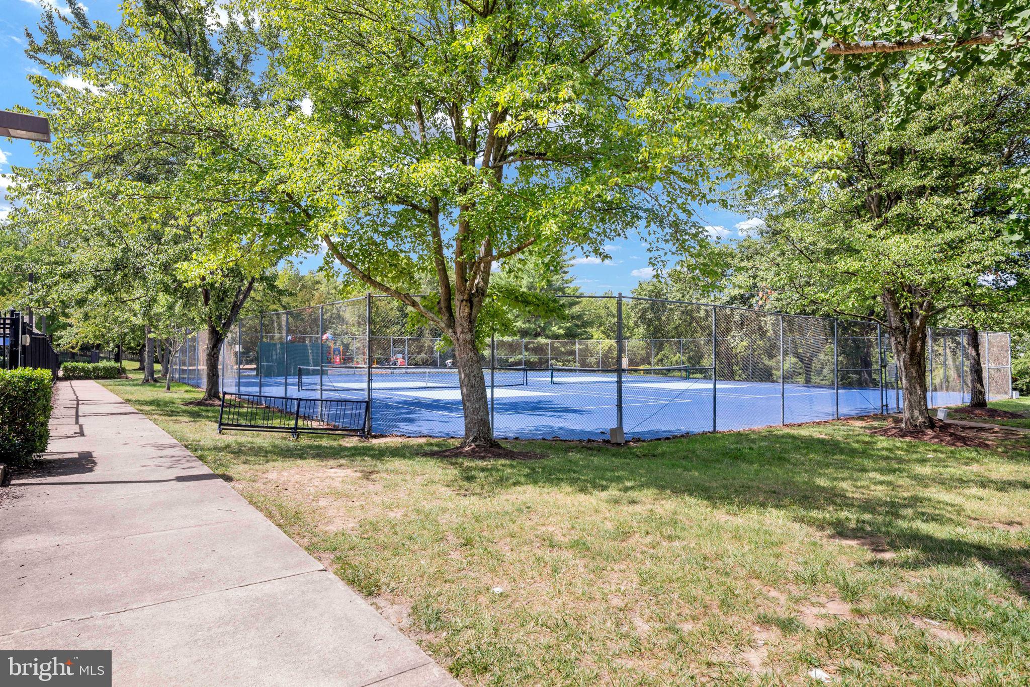 HAMPTON OAKS - Residential
