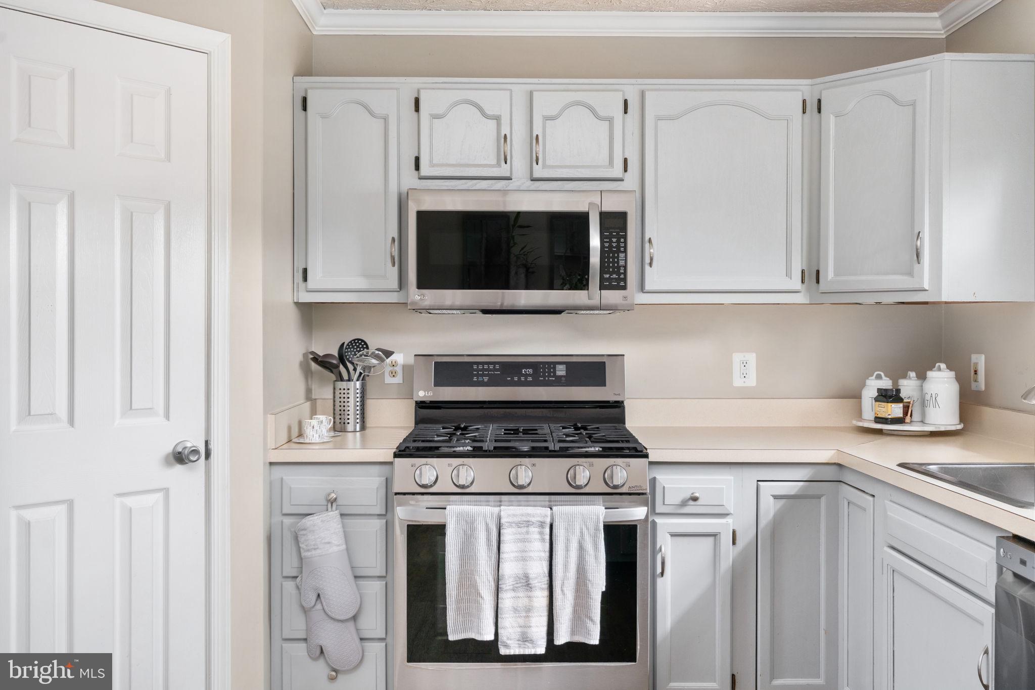 HAMPTON OAKS - Residential