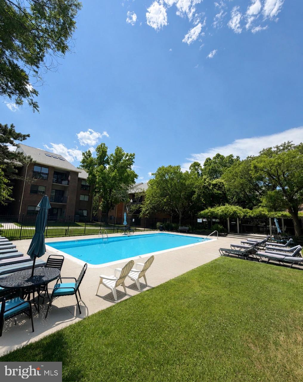 NORTH GREEN CONDOMINIUMS - Residential