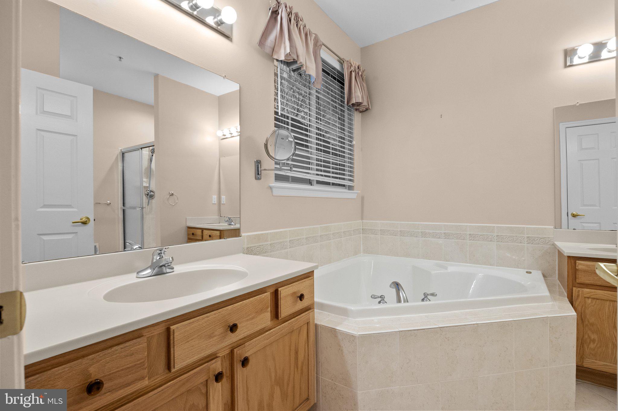 HERITAGE CR ESTS - Residential