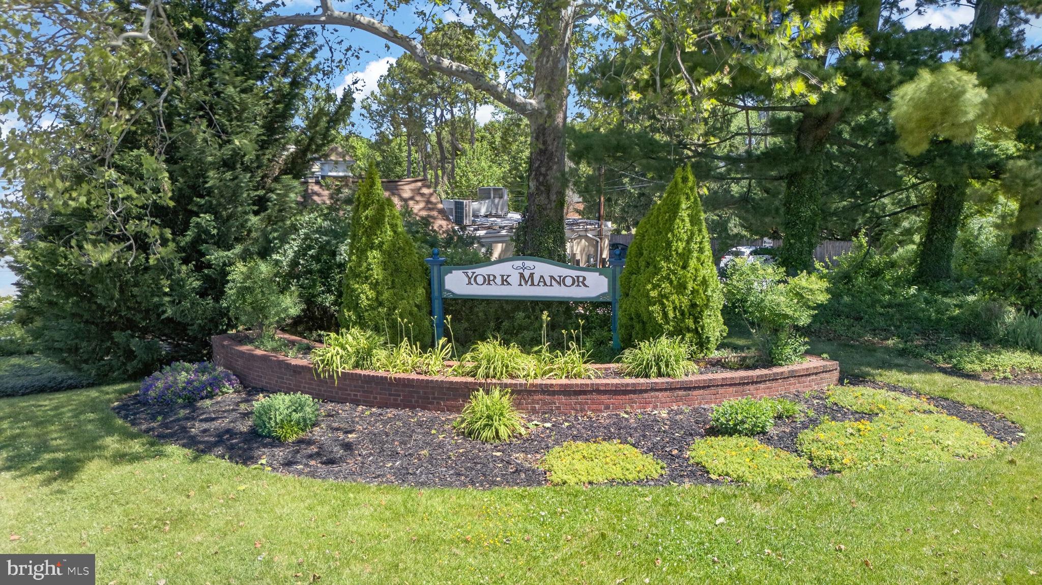 YORK MANOR - Residential