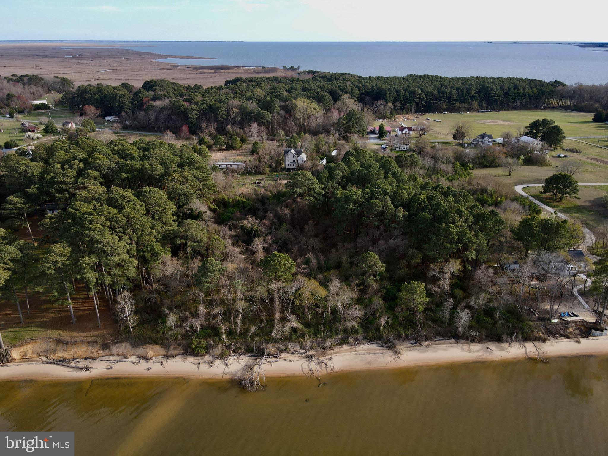 ELLIOTTS ISLAND - Land
