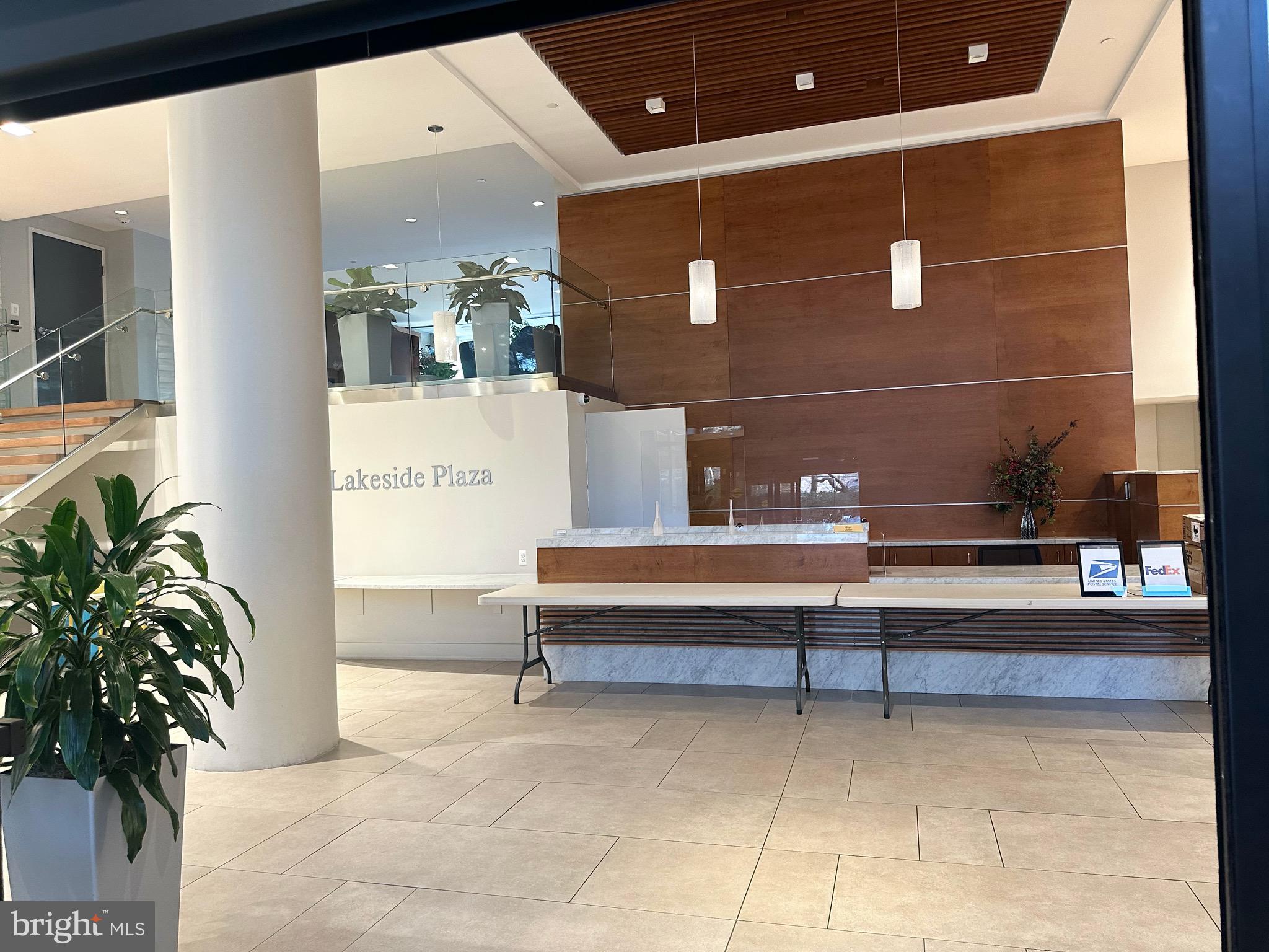 LAKESIDE PLAZA - Residential