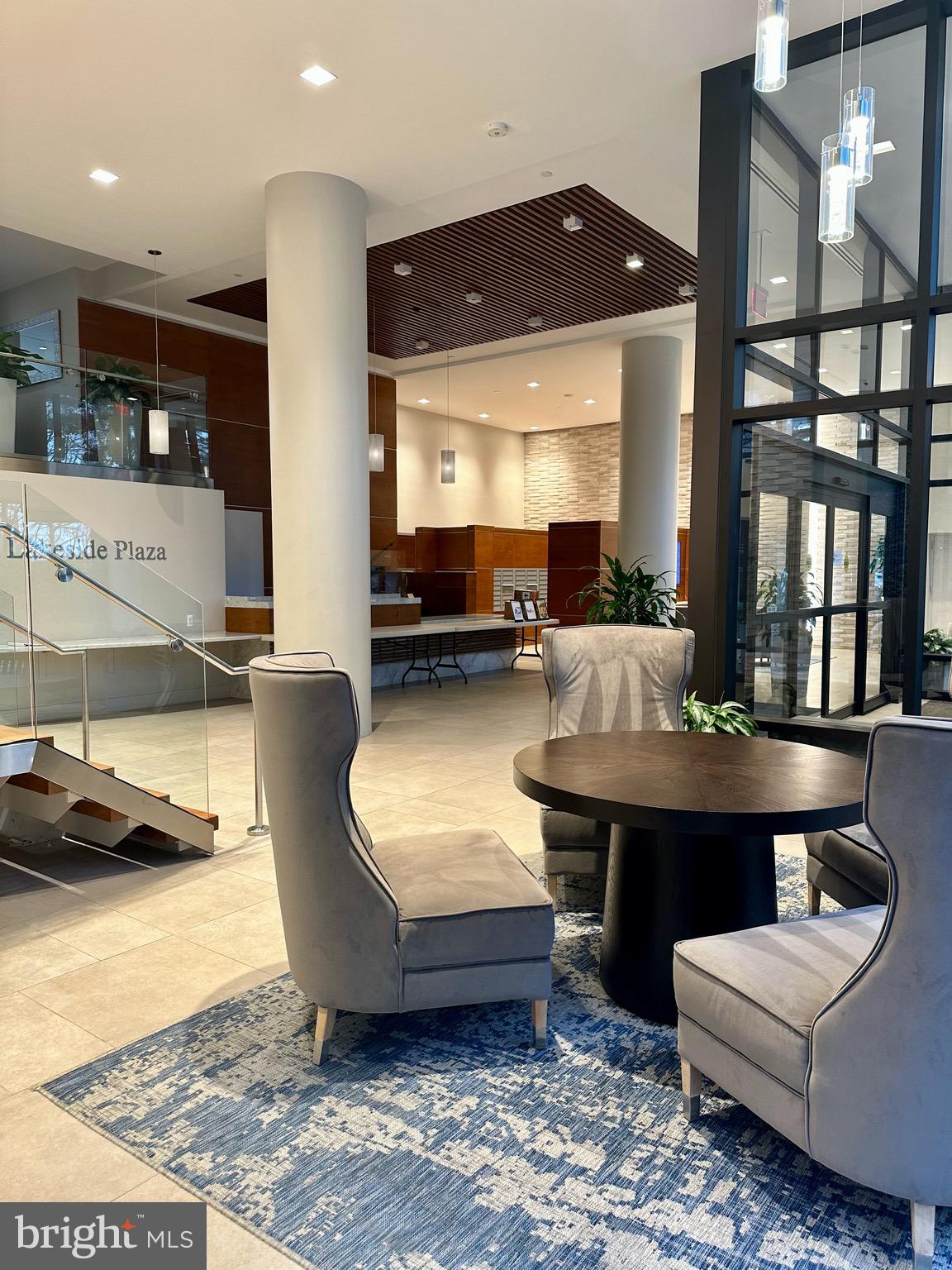 LAKESIDE PLAZA - Residential