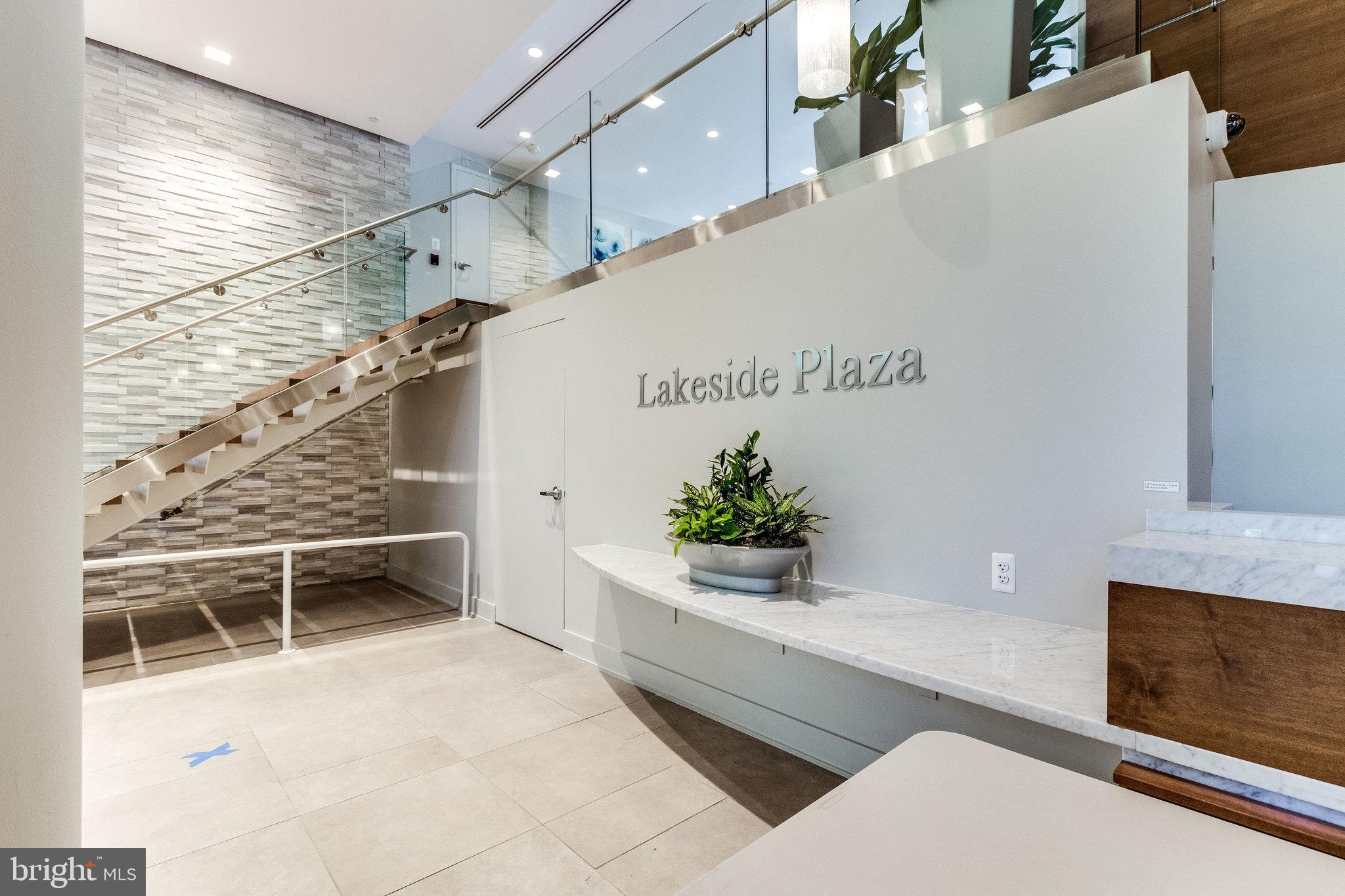 LAKESIDE PLAZA - Residential