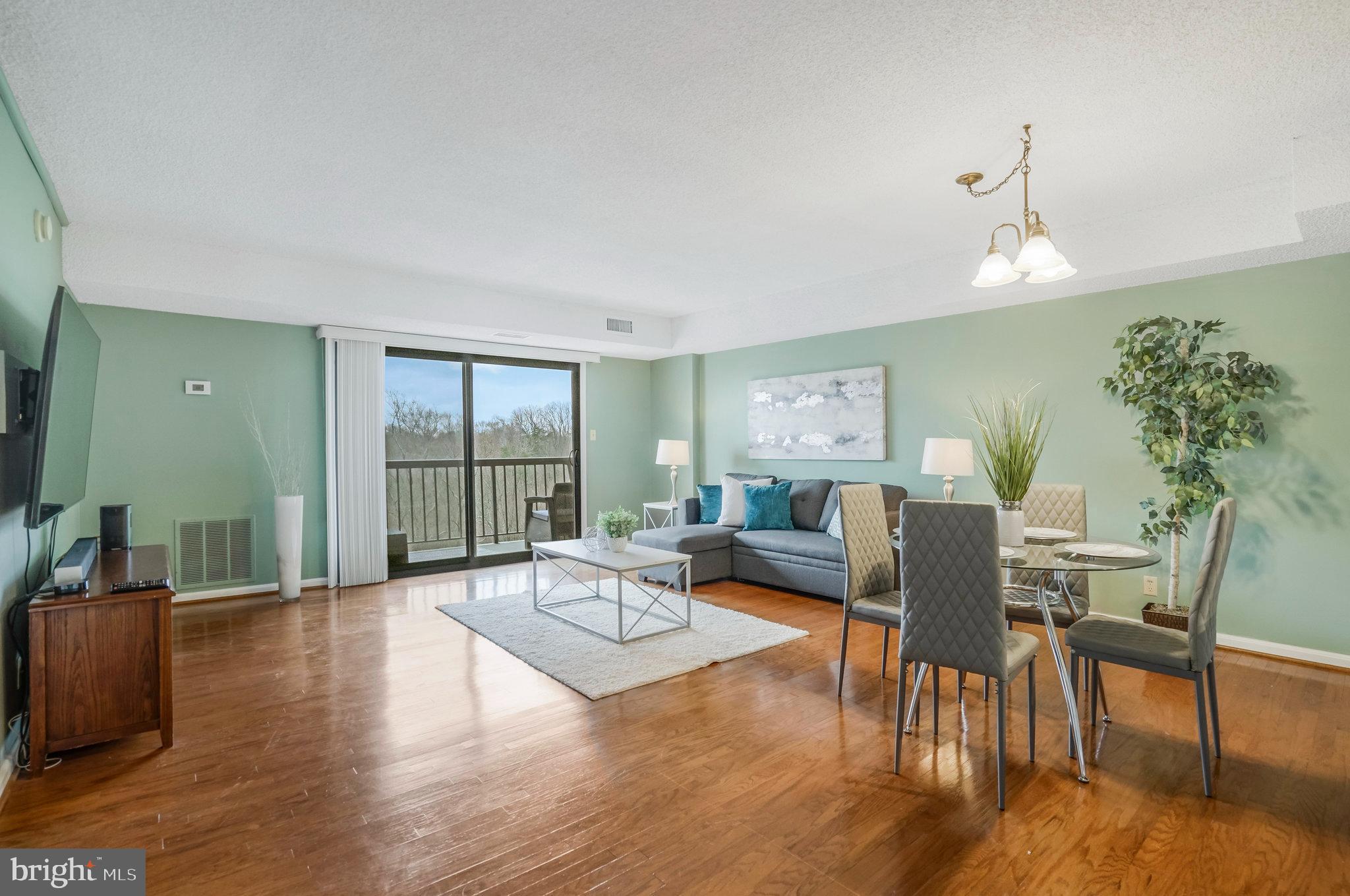 LAKESIDE PLAZA - Residential