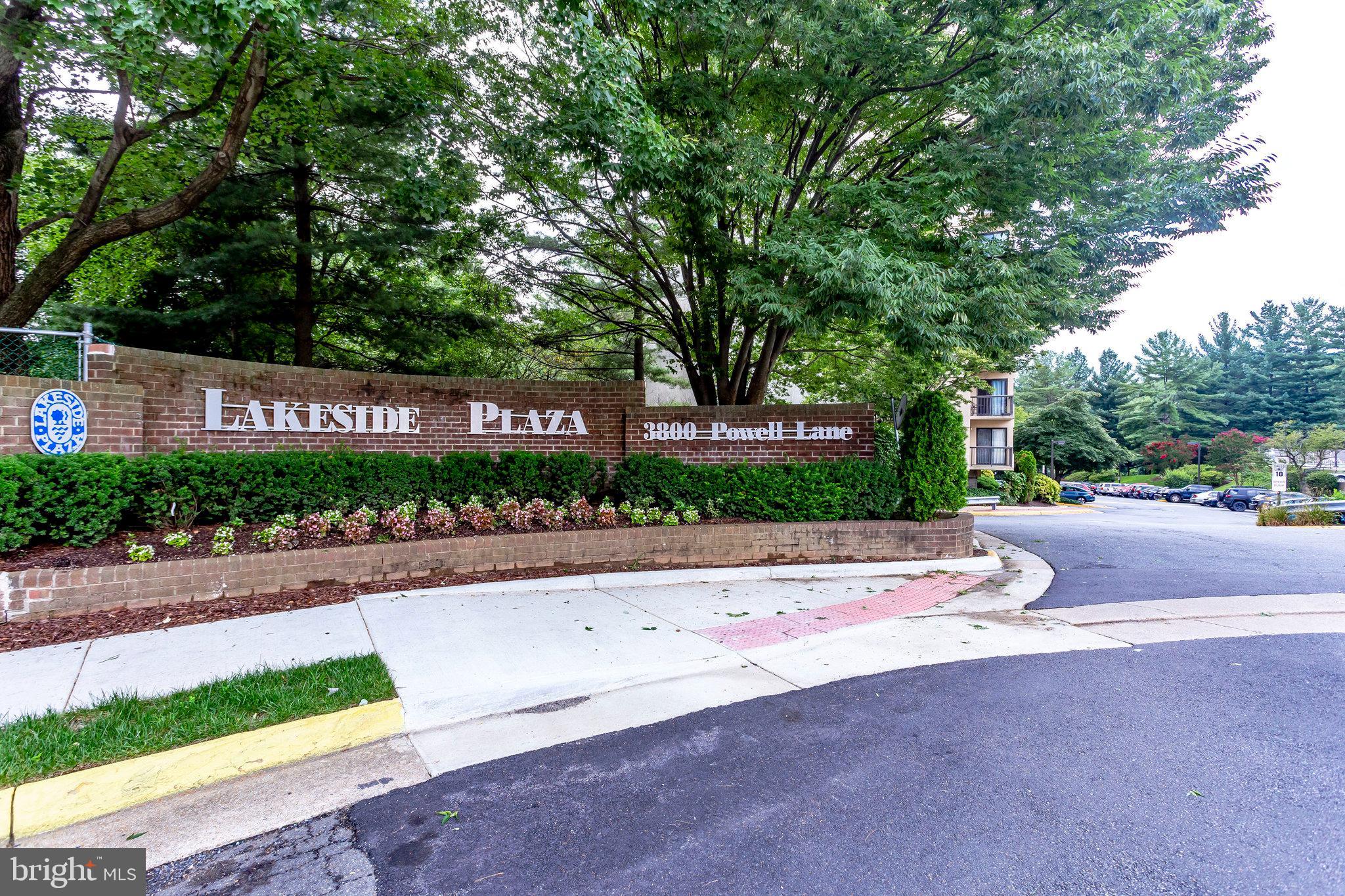 LAKESIDE PLAZA - Residential
