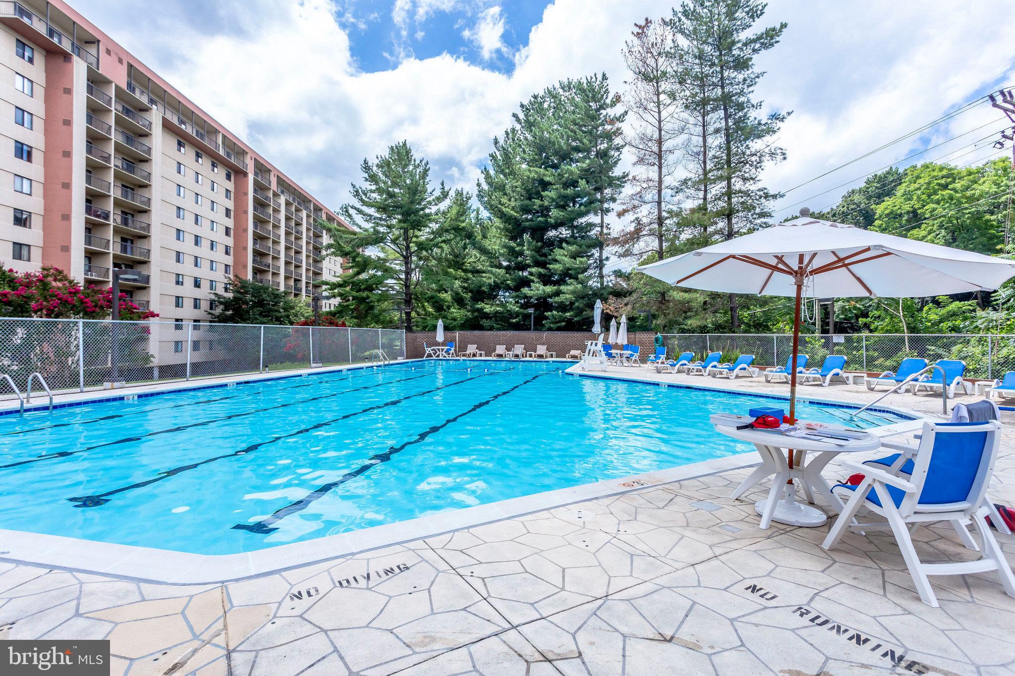 LAKESIDE PLAZA - Residential