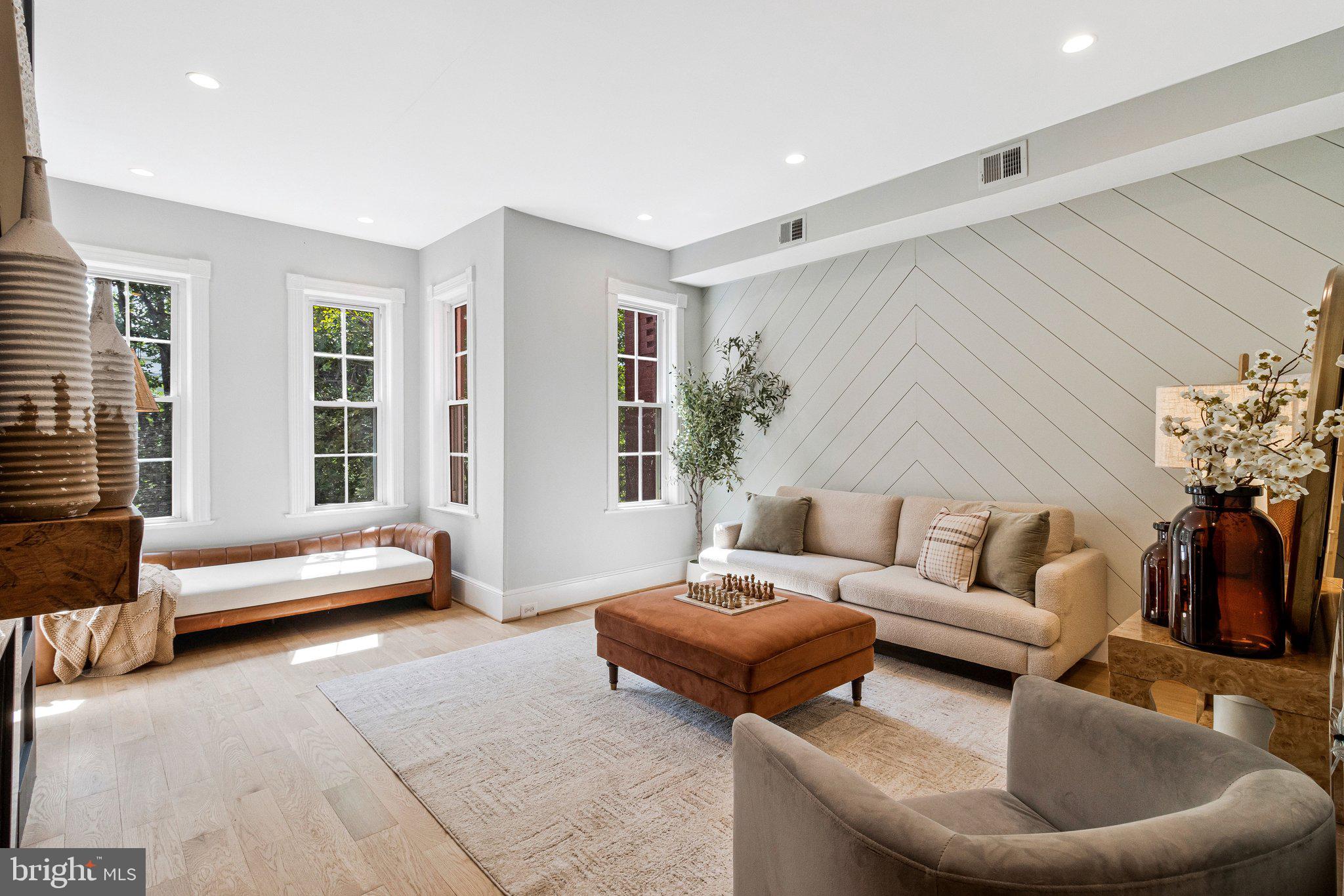 CAPITOL HILL - Residential