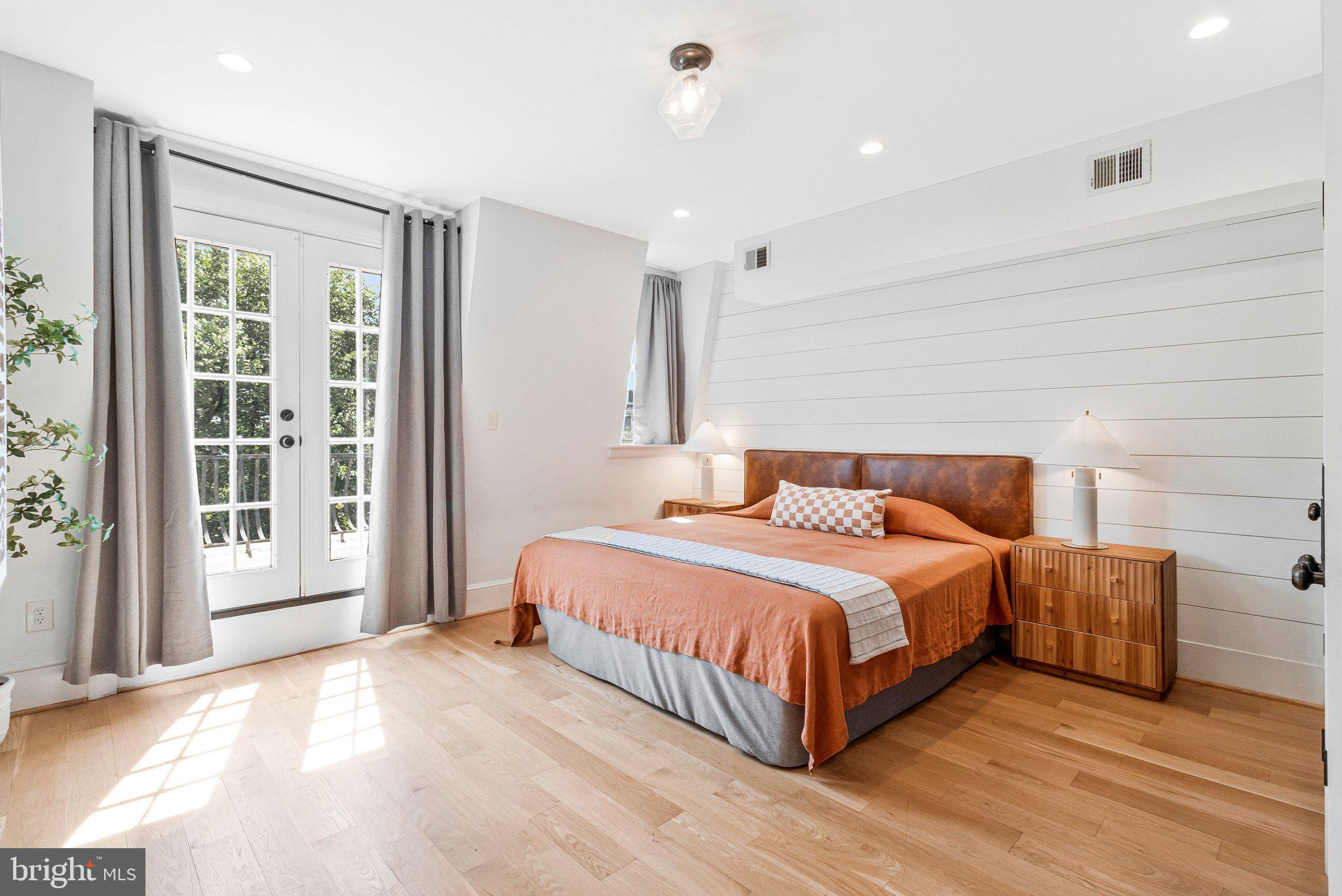 CAPITOL HILL - Residential