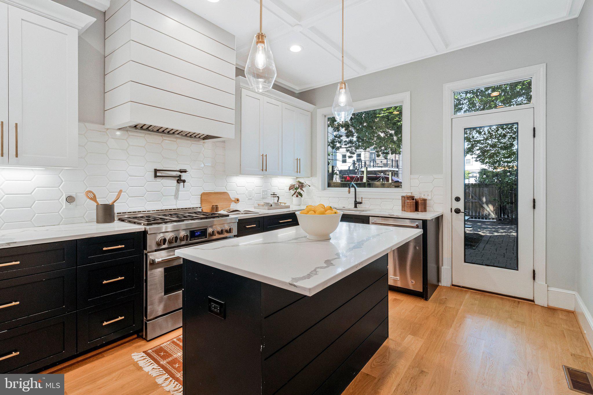 CAPITOL HILL - Residential