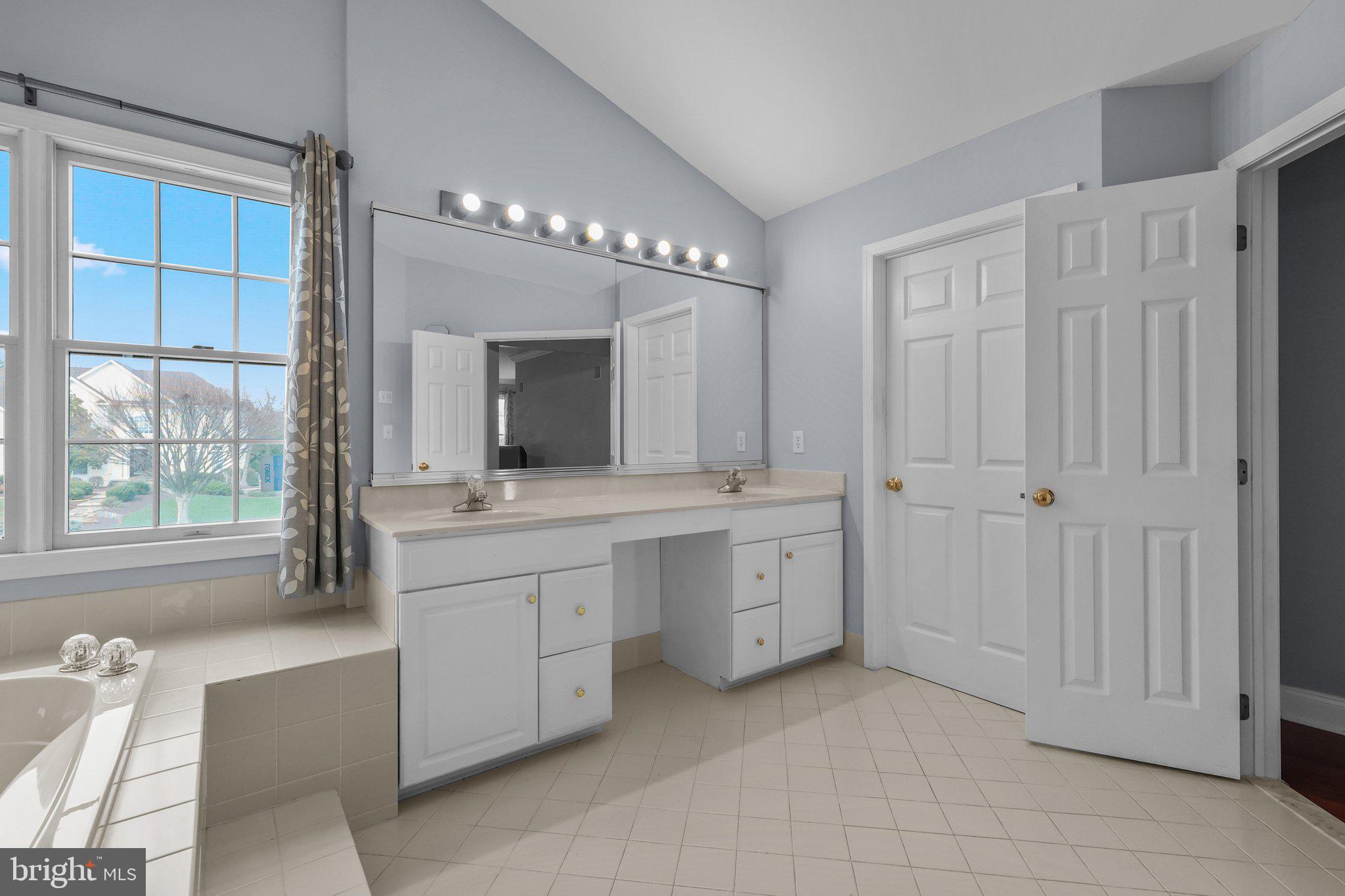NORTHAMPTON HUNT - Residential
