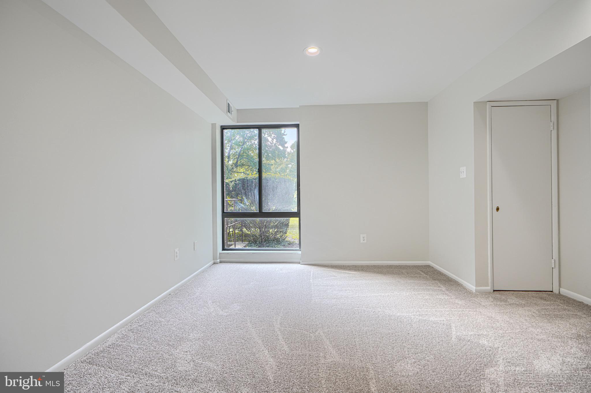 SUBURBAN OAKS - Residential