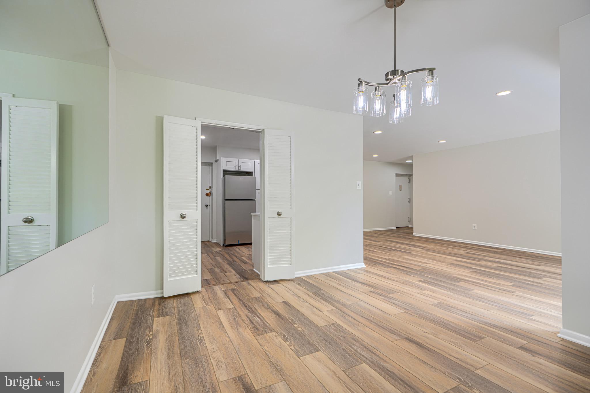 SUBURBAN OAKS - Residential