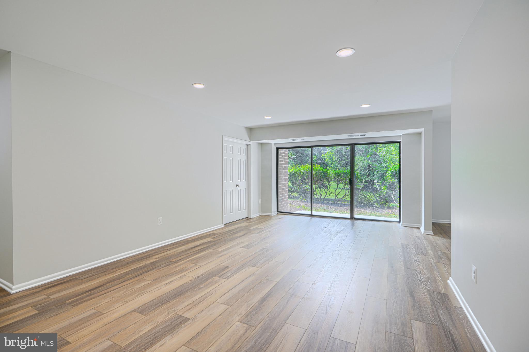 SUBURBAN OAKS - Residential