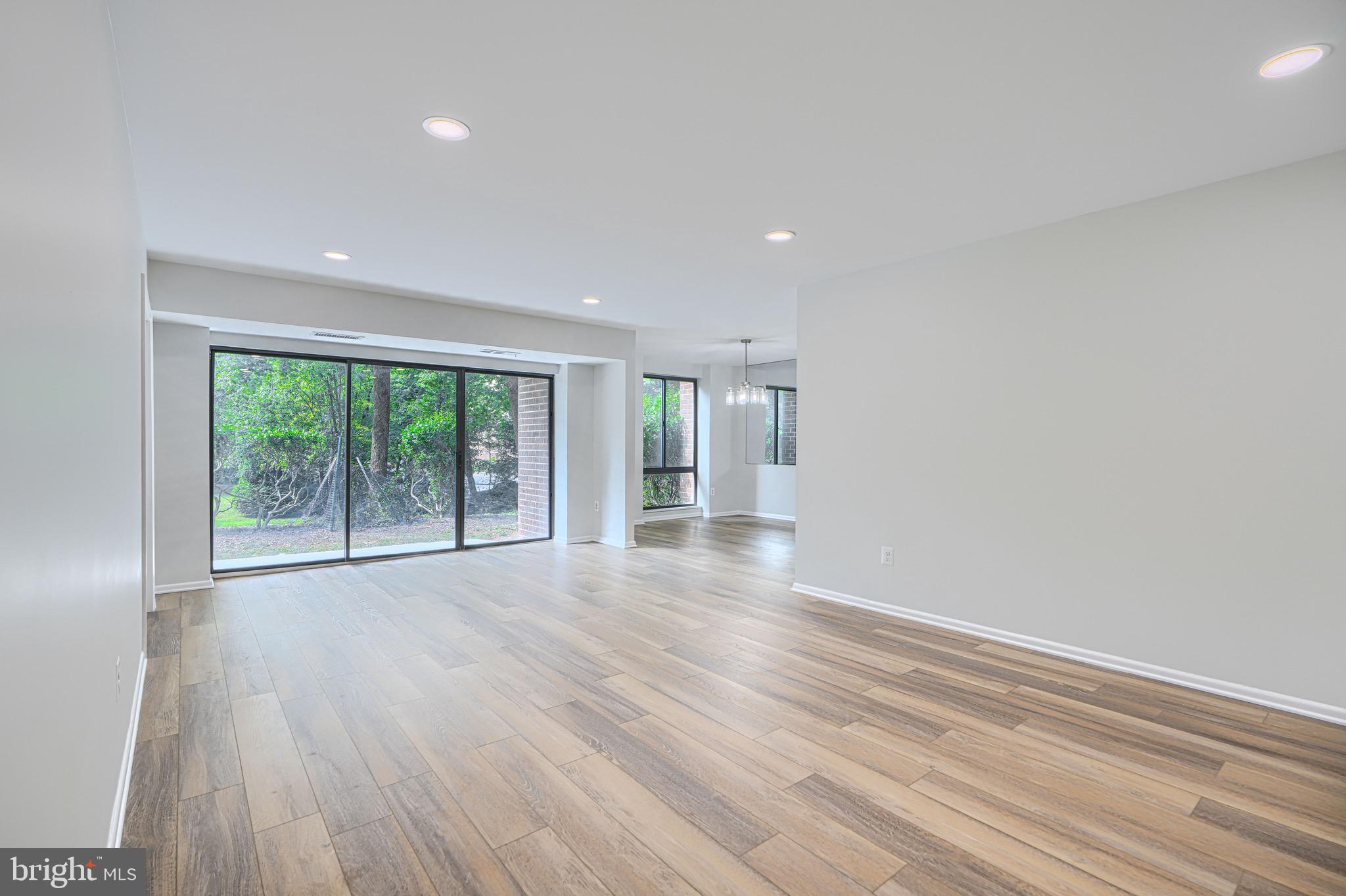 SUBURBAN OAKS - Residential