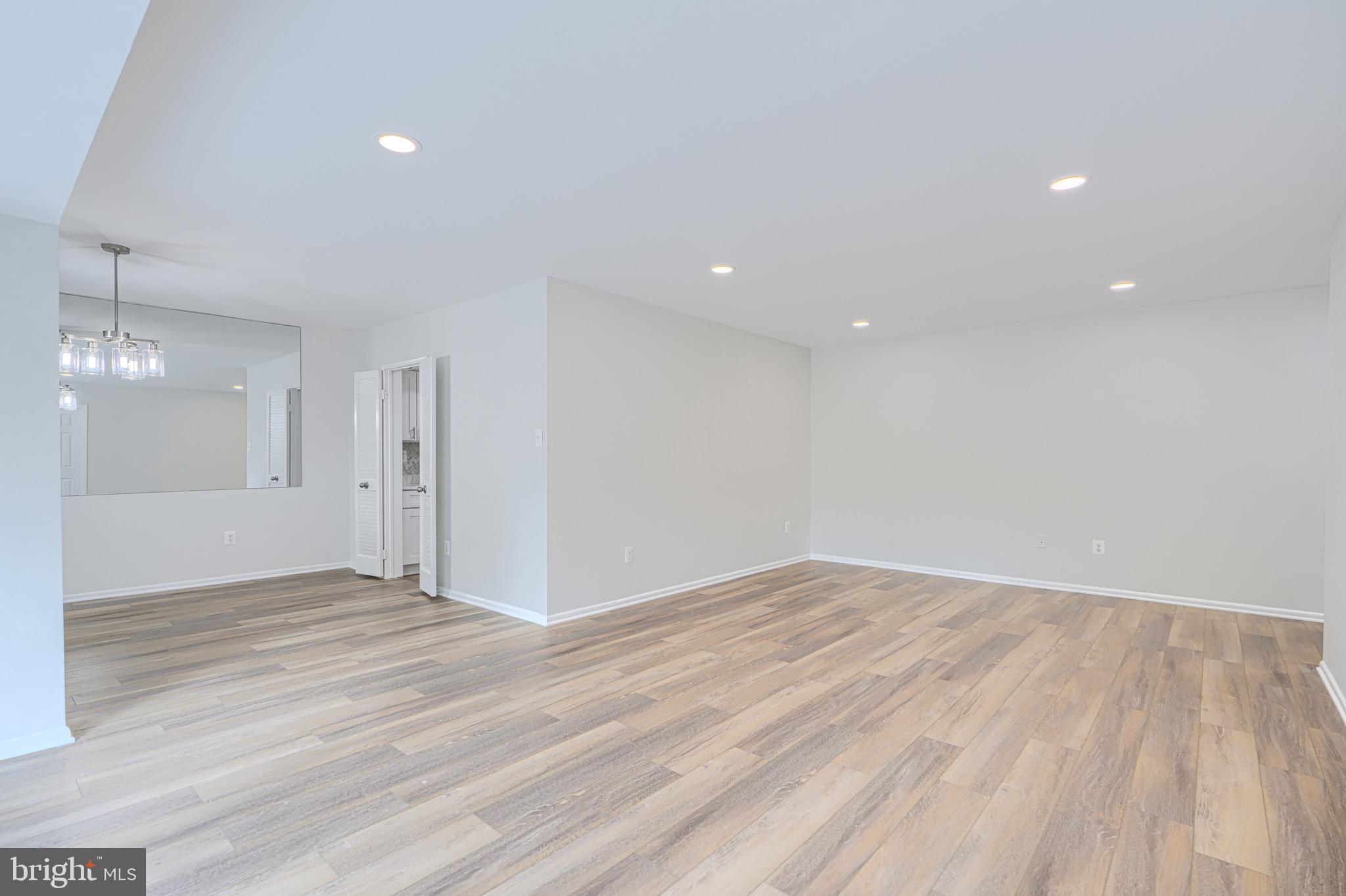 SUBURBAN OAKS - Residential
