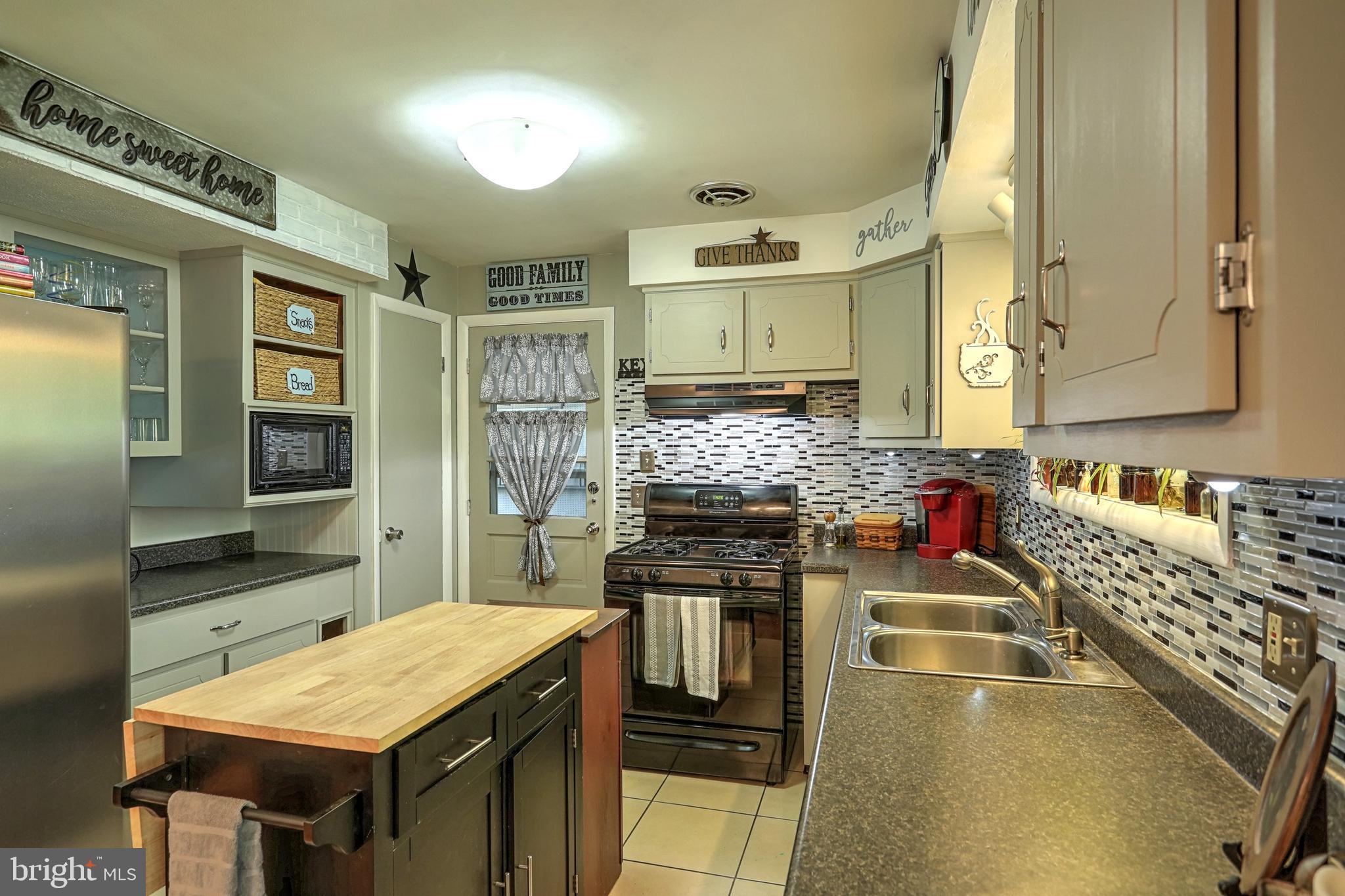 HOLLYWOOD HEIGHTS - Residential