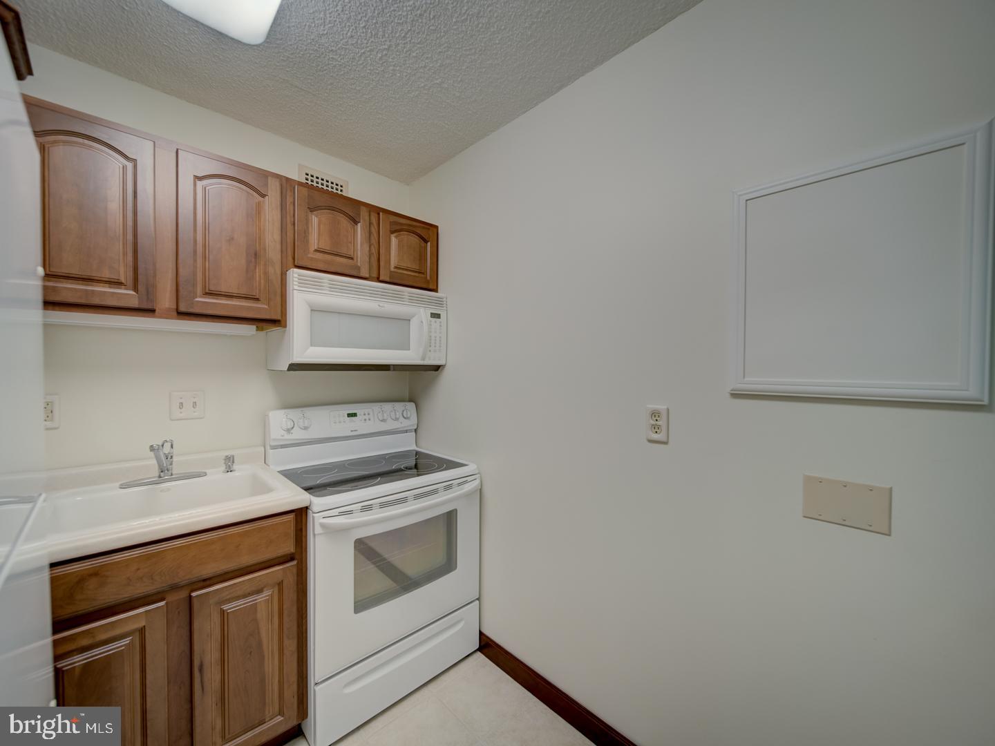 HUNTING CREEK CLUB CONDOMINIUMS - Residential