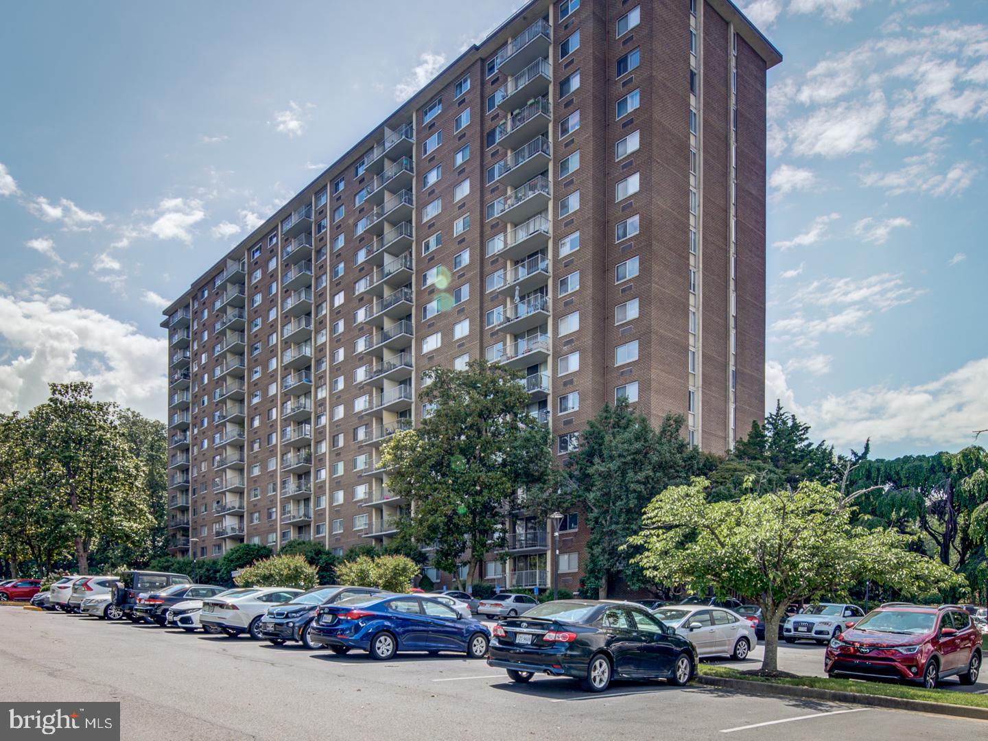 HUNTING CREEK CLUB CONDOMINIUMS - Residential