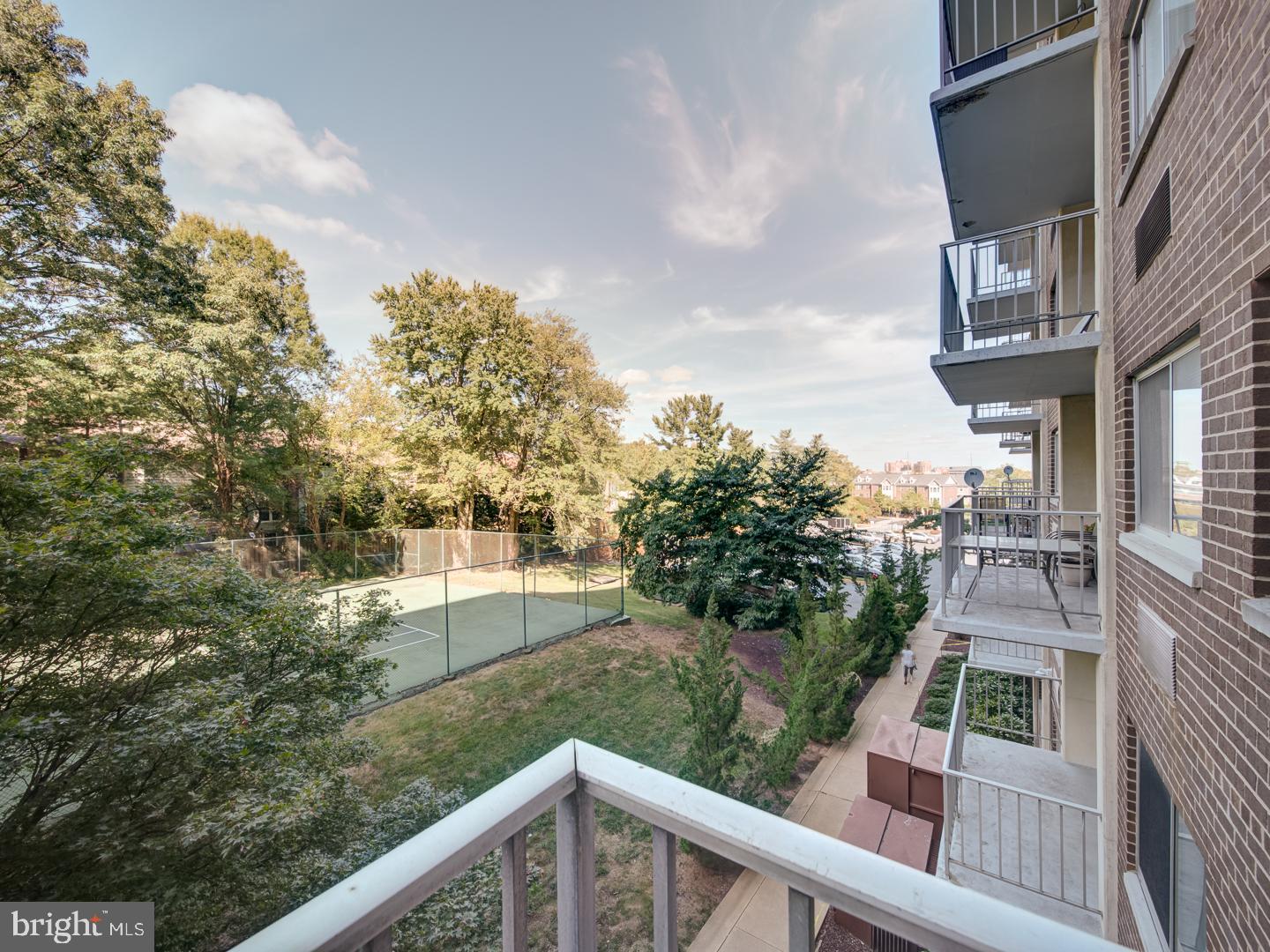HUNTING CREEK CLUB CONDOMINIUMS - Residential