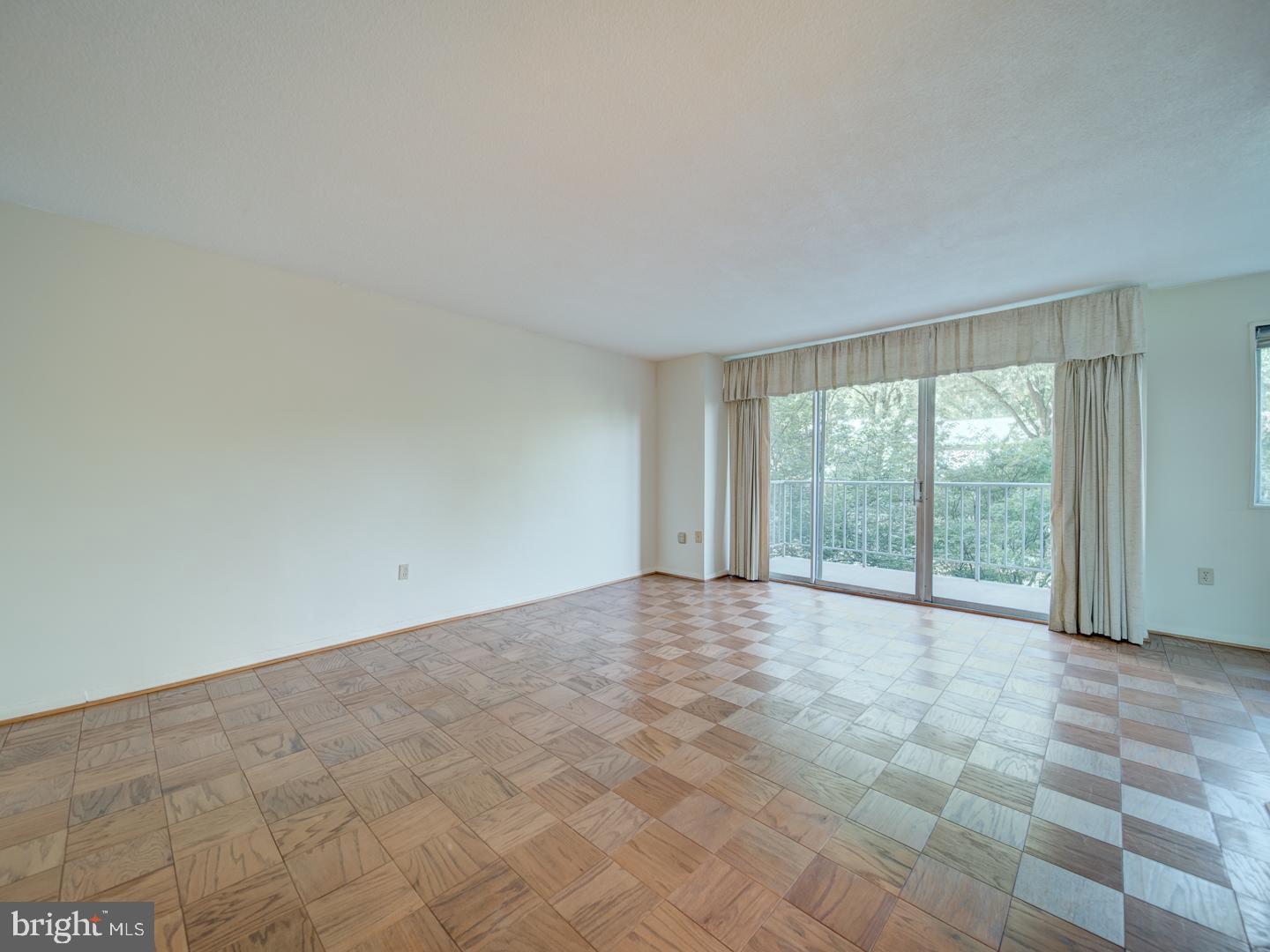 HUNTING CREEK CLUB CONDOMINIUMS - Residential