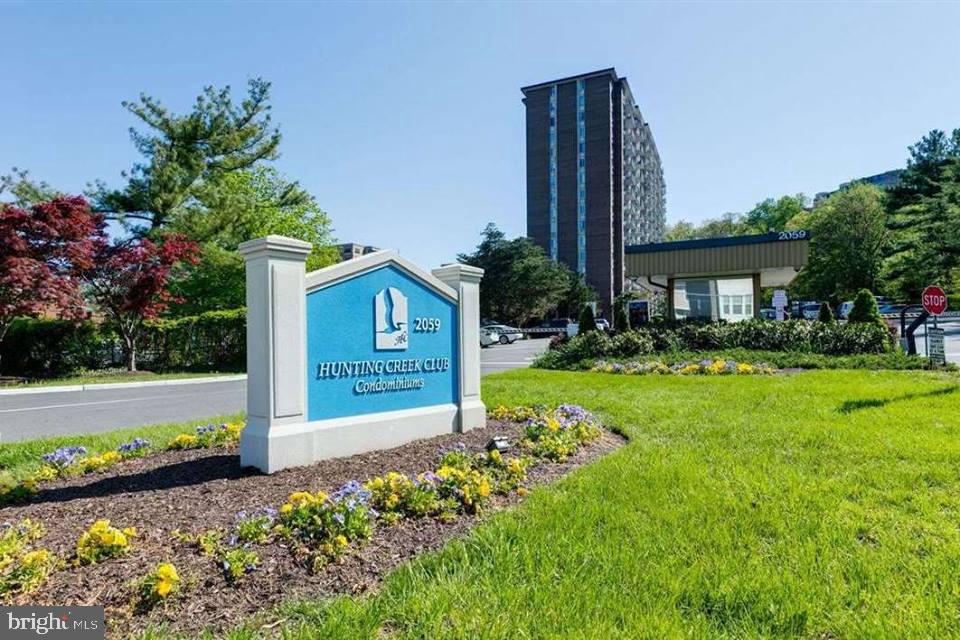 HUNTING CREEK CLUB CONDOMINIUMS - Residential