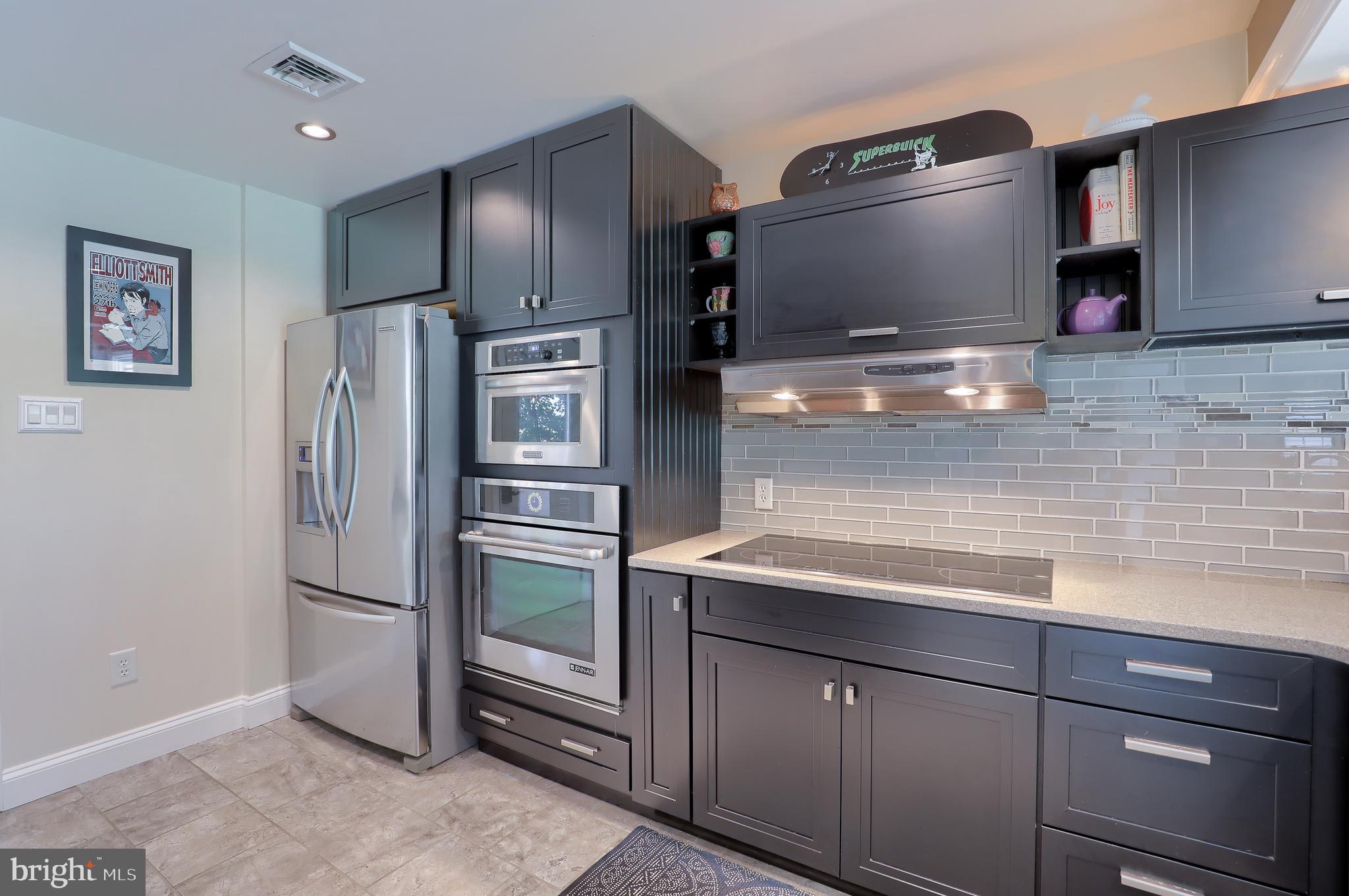 MANOR RIDGE - Residential