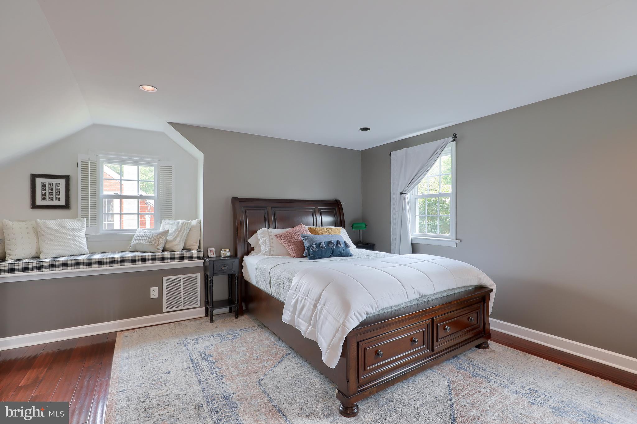 MANOR RIDGE - Residential