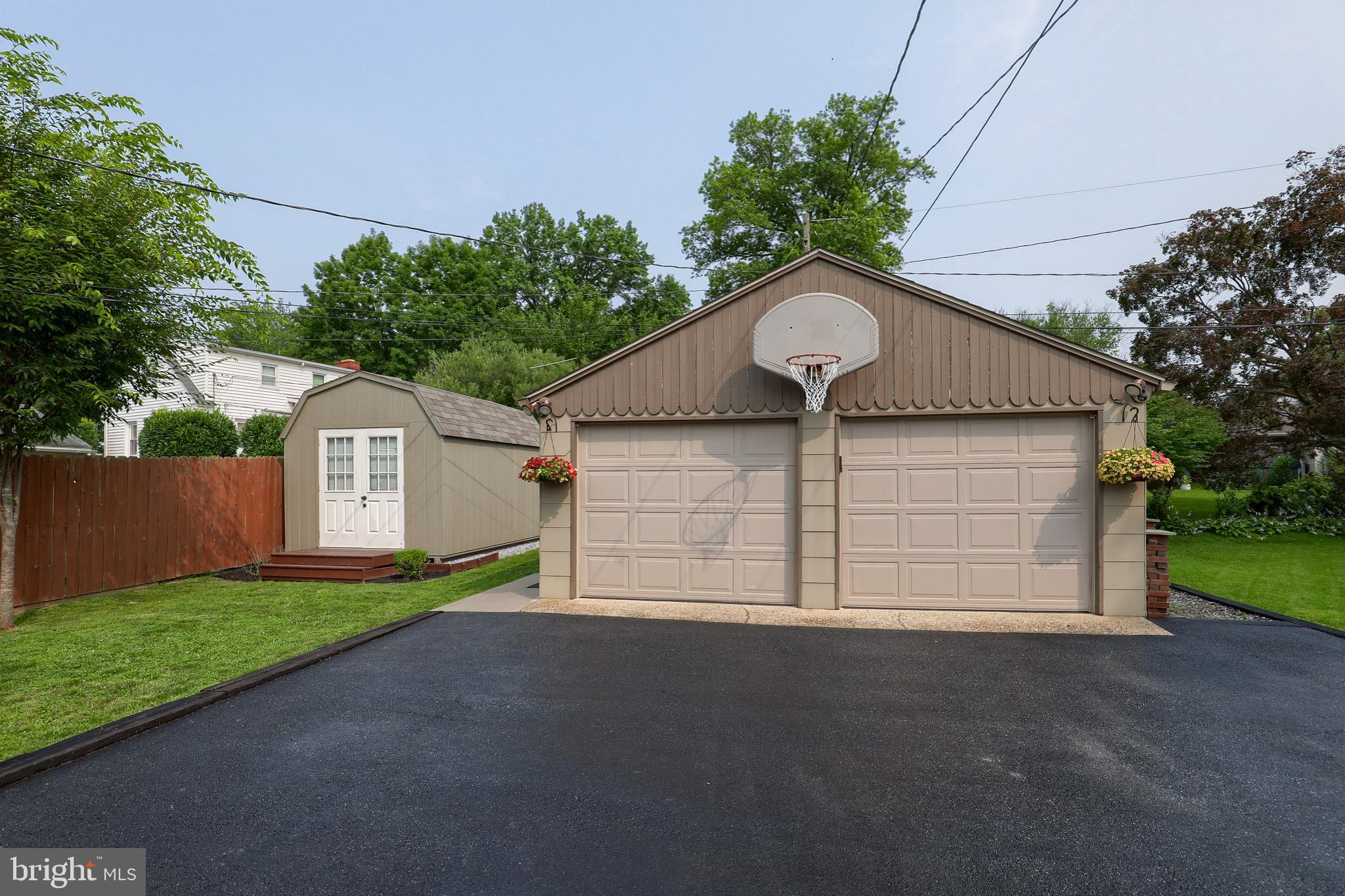 MANOR RIDGE - Residential