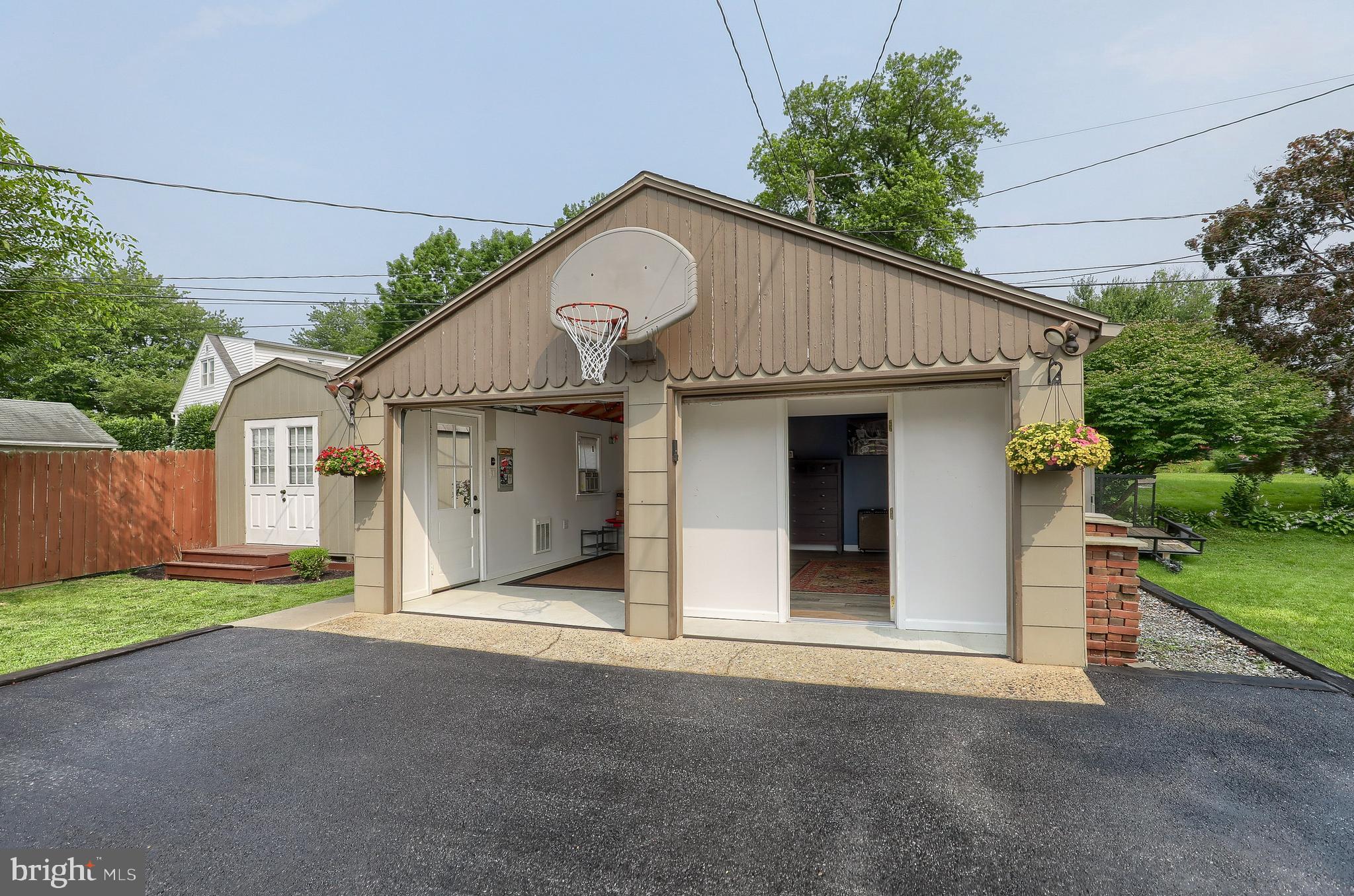MANOR RIDGE - Residential