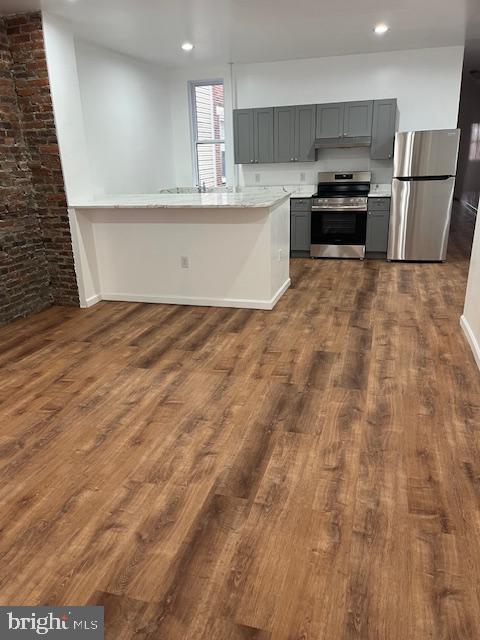 University City Beauty. This 3 bedroom and 1 Bath House house been completely renovated. Unit has new H/W flooring throughout. Entrance you have enclosed porch with plenty of natural Light. Upon entrance you have open floor plan. The living room and dining room there have recess lighting and plenty of natural light.  The kitchen has large breakfast bar with granite counter tops and all new stainless steel appliances: dishwasher, refrigerator, electric range and ample cabinet space. Down the hall you'll find 3 nice size bedrooms that have also been freshly painted with nice size closets and recess lighting. The bathroom offers a shower over tub, with ceramic tile surround and flooring. Vanity and vanity mirror. To add to this masterpiece off the rear bedroom you have a cozy deck to enjoy in the summertime.  

Applicants should have a credit score of 630 or above with no judgements, evictions or filings. Income must be 3x's the monthly rent. 40 application fee to apply Tenant pays all utilities and a 60 flat fee for water.