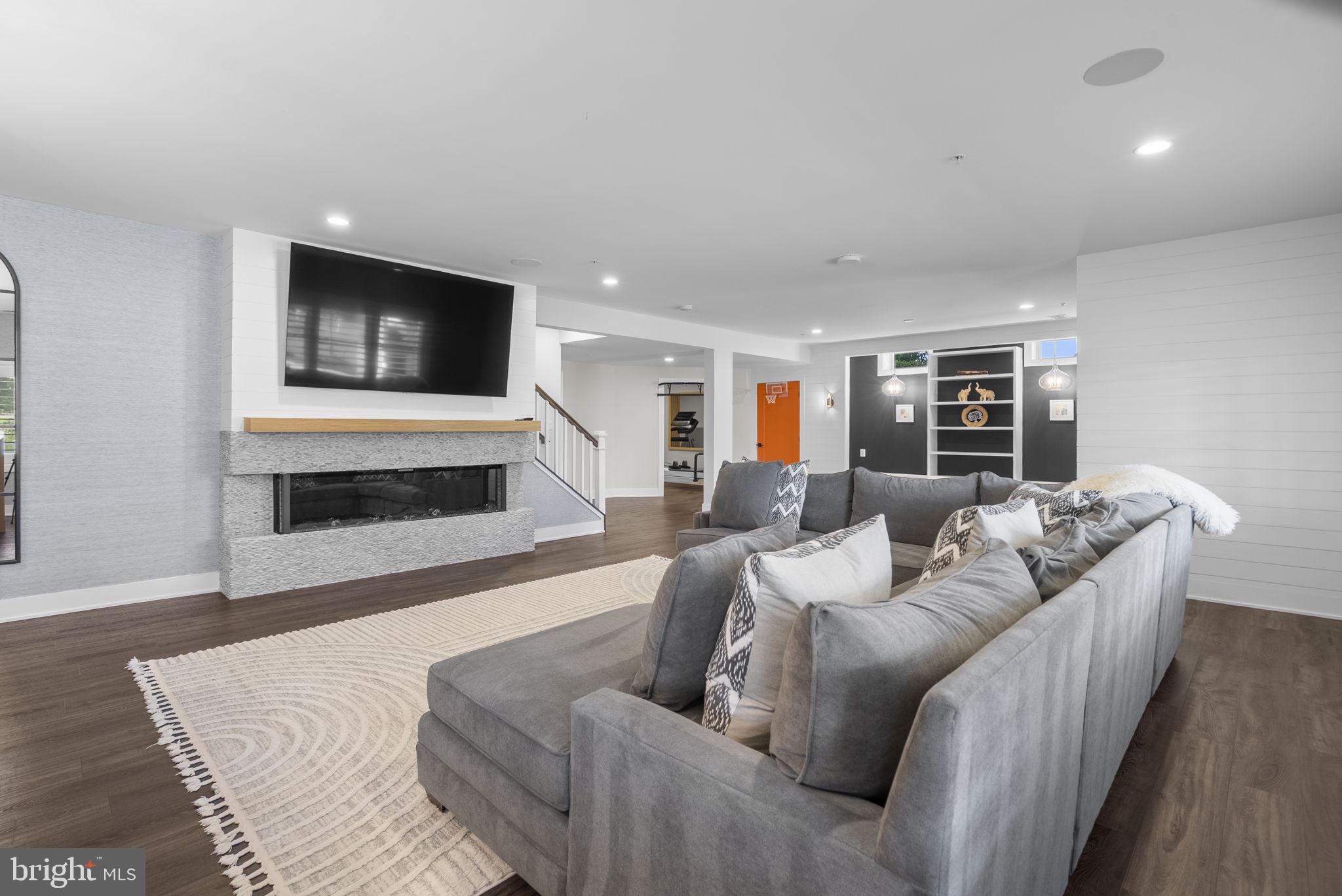 LINDEN GROVE - Residential