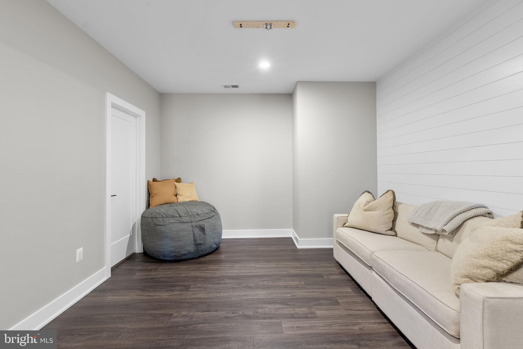 LINDEN GROVE - Residential