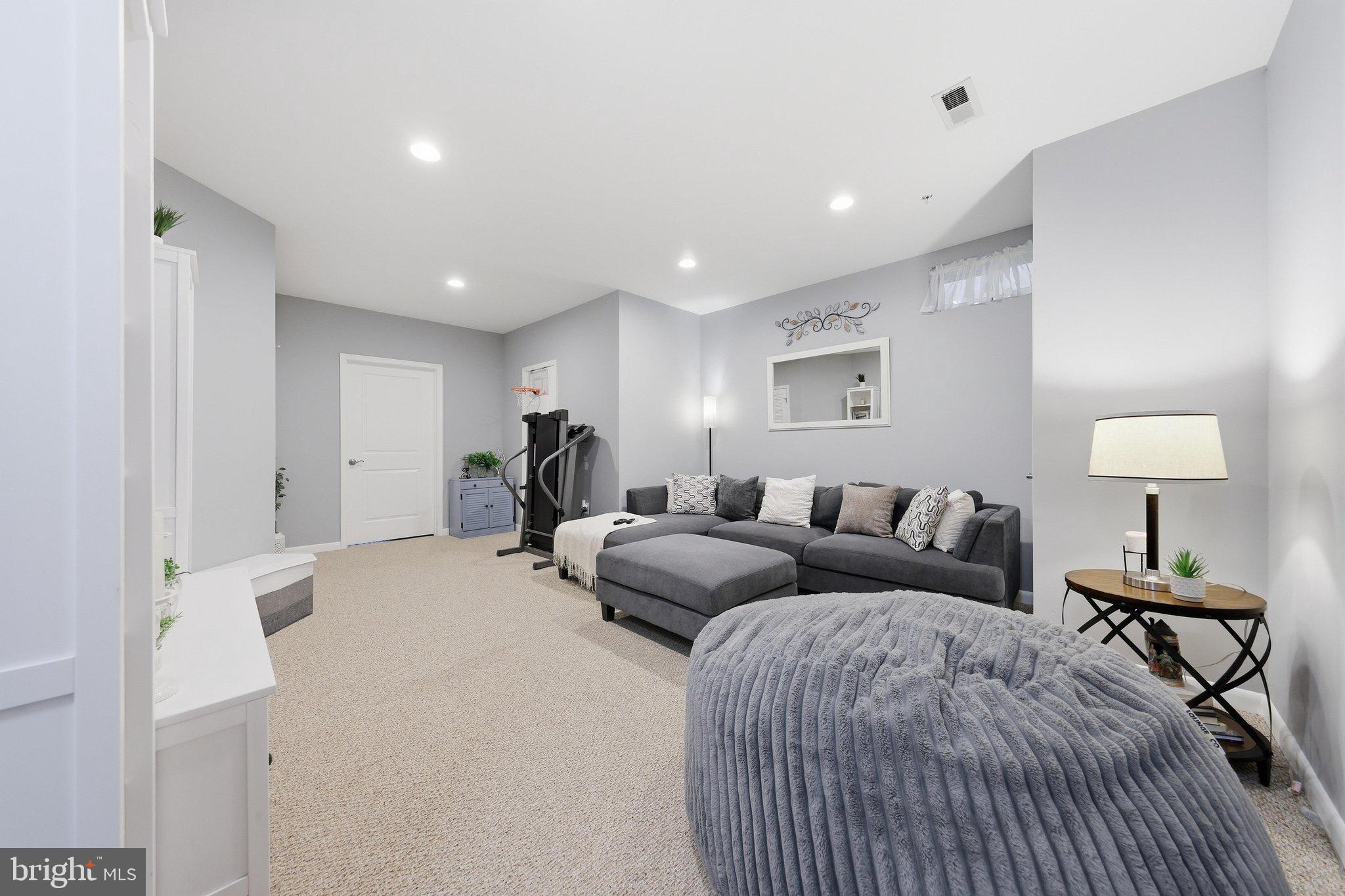 NORTH POINTE - Residential