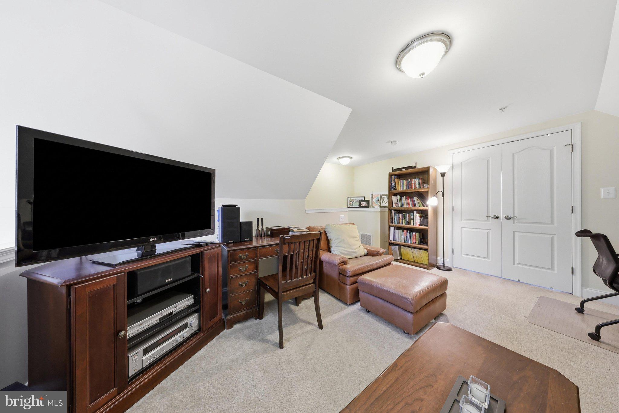 NORTH POINTE - Residential