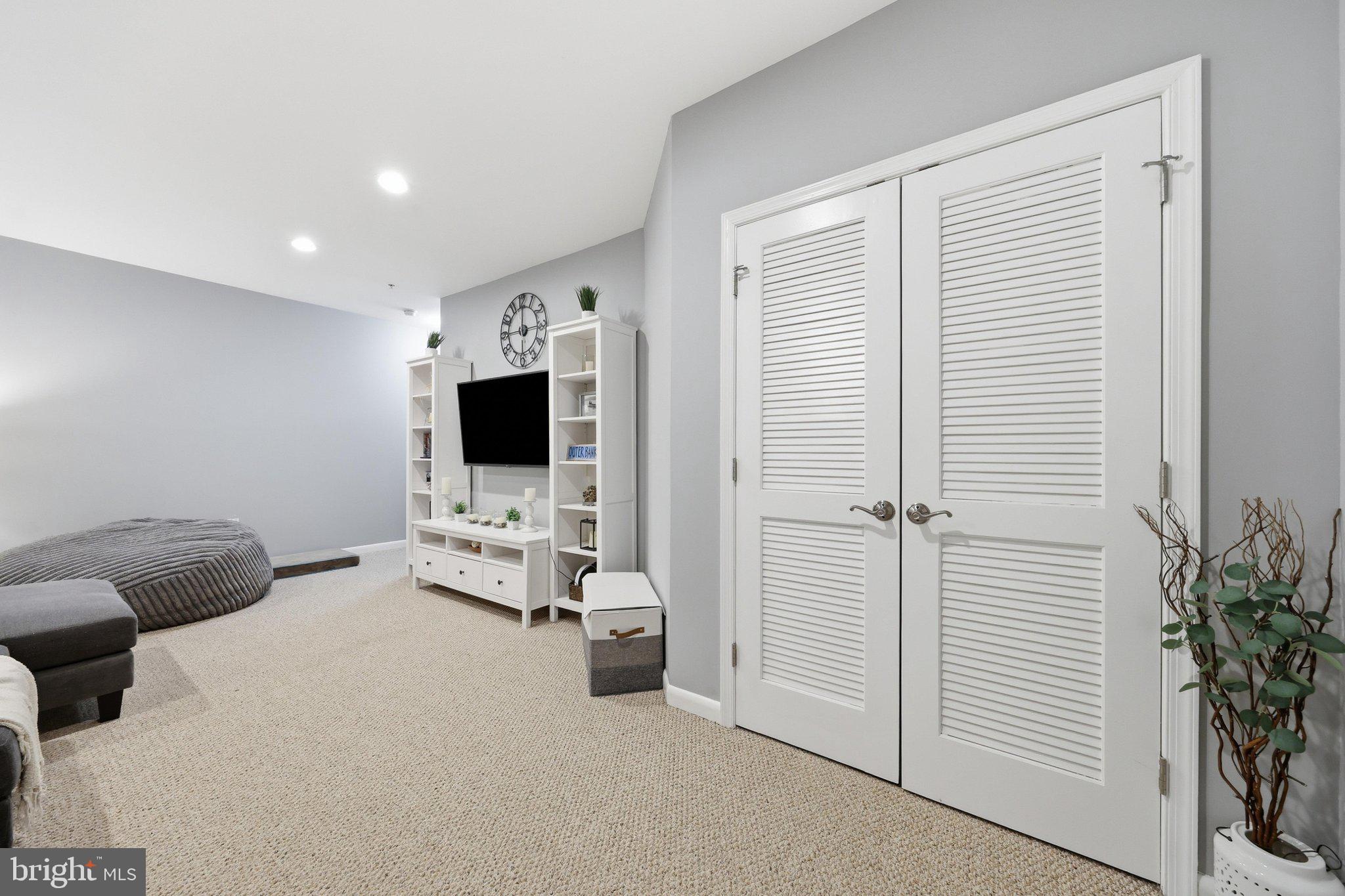 NORTH POINTE - Residential
